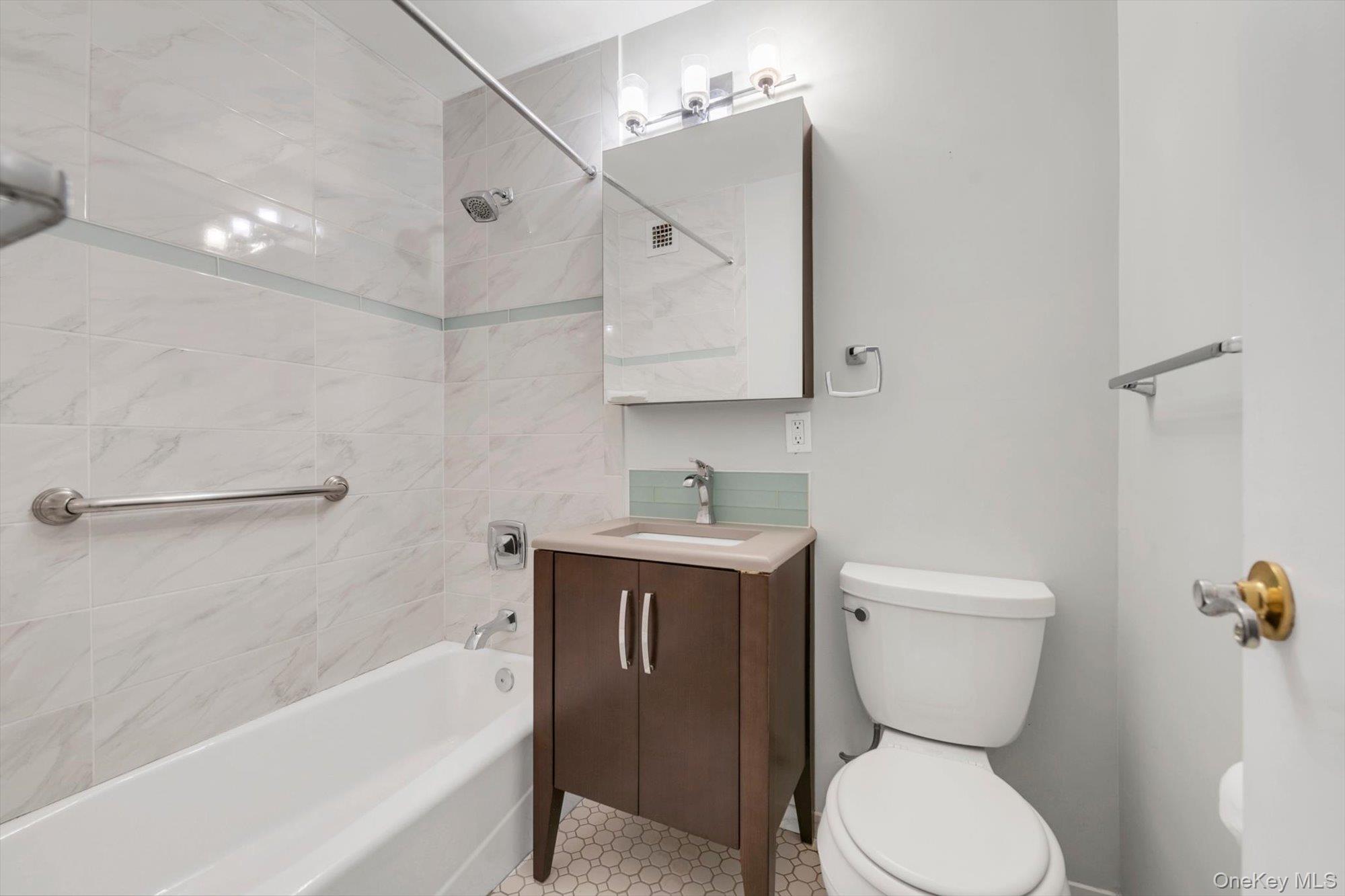 61-20 Grand Central Parkway Unit C303, Forest Hills NY 11375