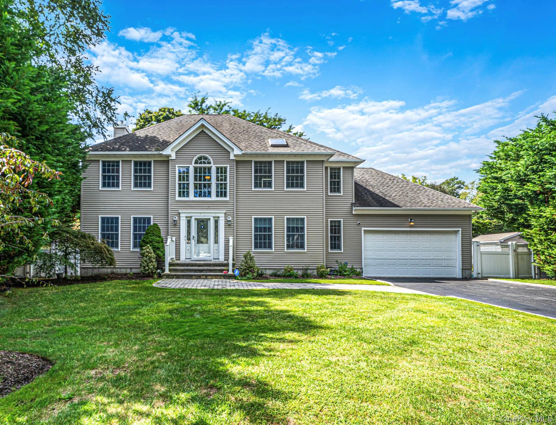 9 Franciscan Lane, Smithtown NY 11787