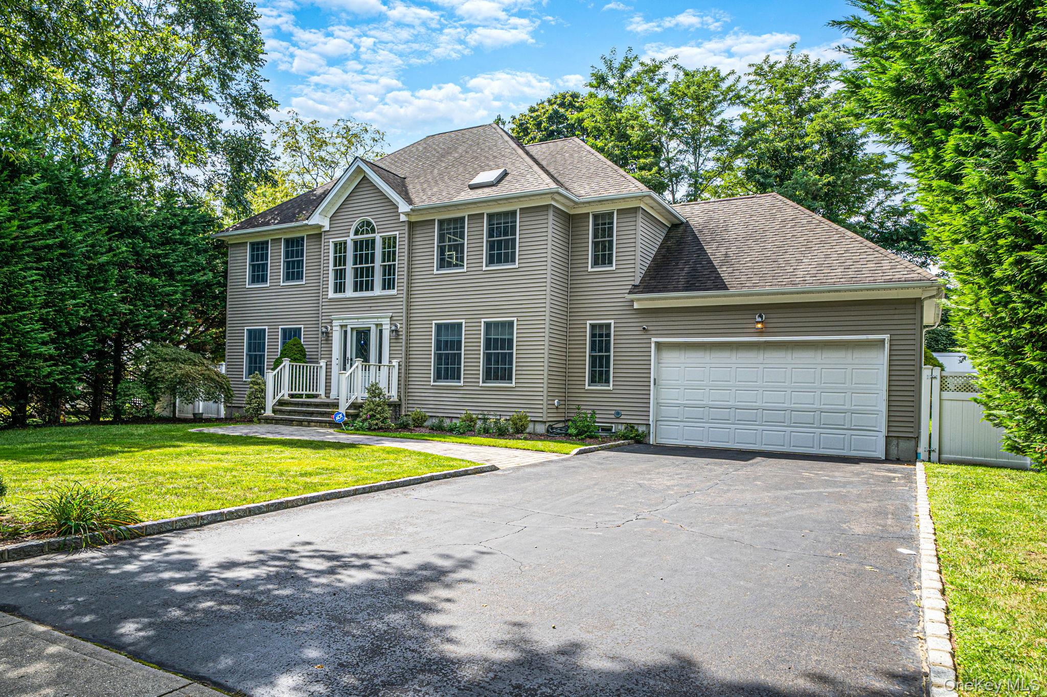 9 Franciscan Lane, Smithtown NY 11787