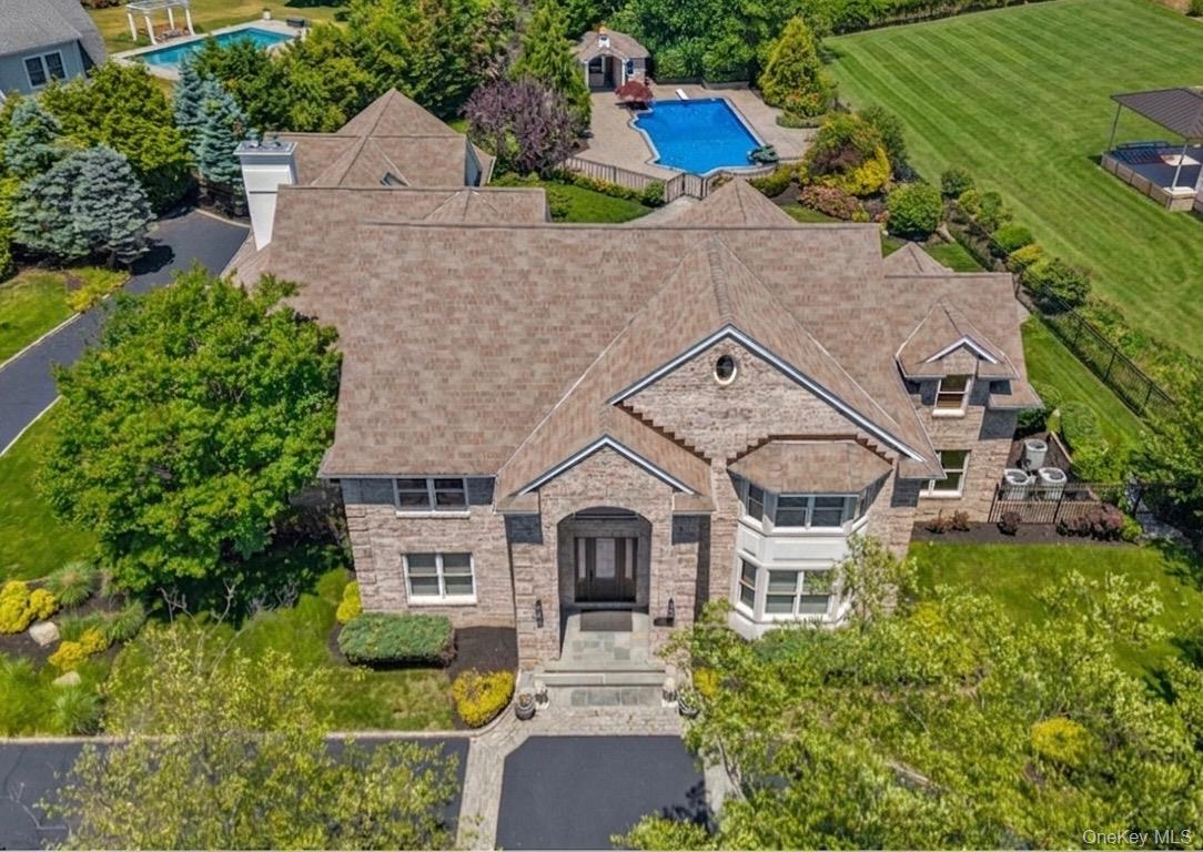 38 The Helm, East Islip NY 11730