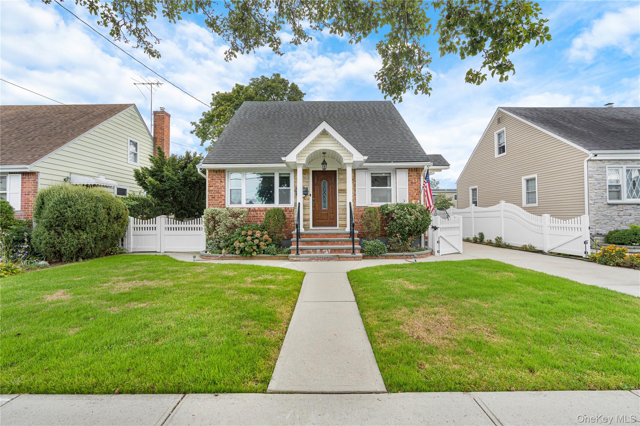 159 Raff Avenue, Mineola NY 11501