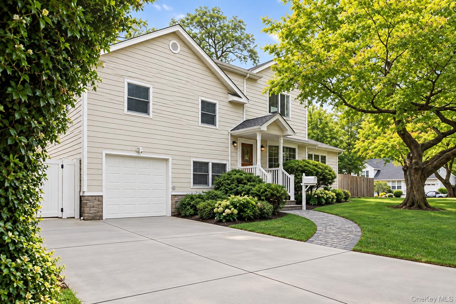 21 Edgewood, Plainview NY 11803