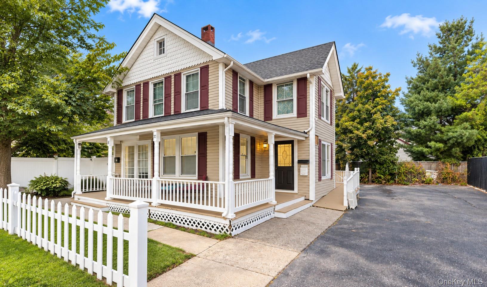 21 Carleton Avenue, East Islip NY 11730