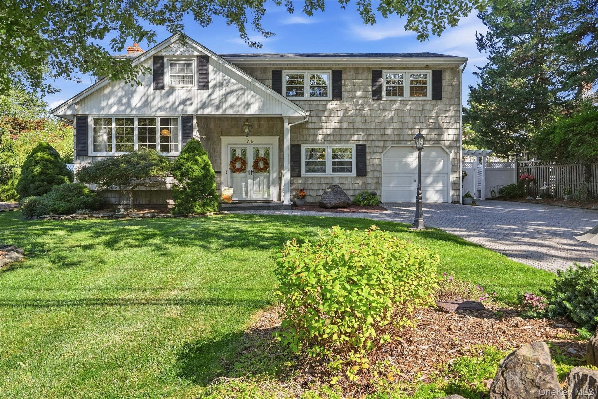 75 Bayview Drive, Oakdale NY 11769