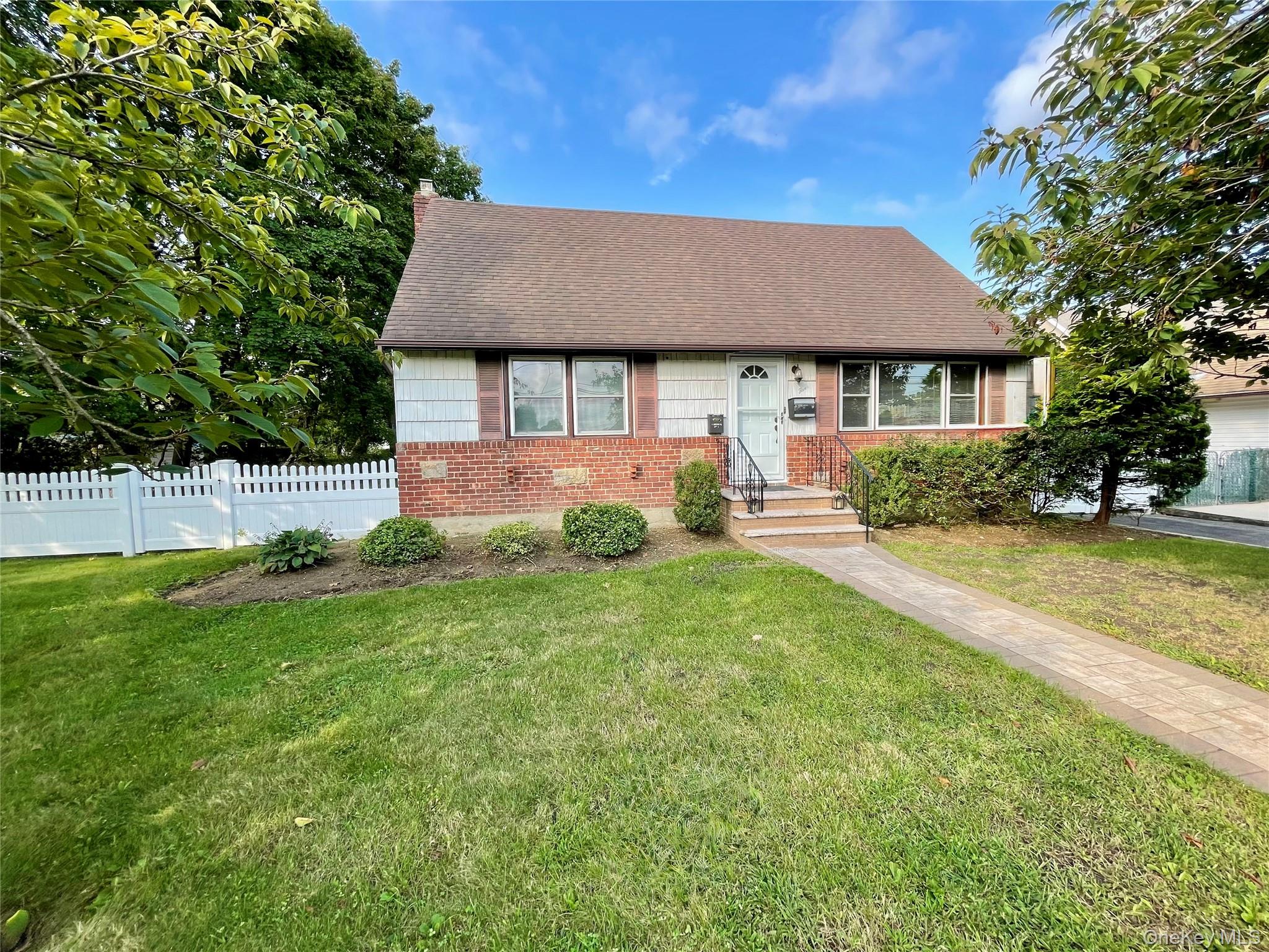 5 Denton Place, Farmingdale NY 11735
