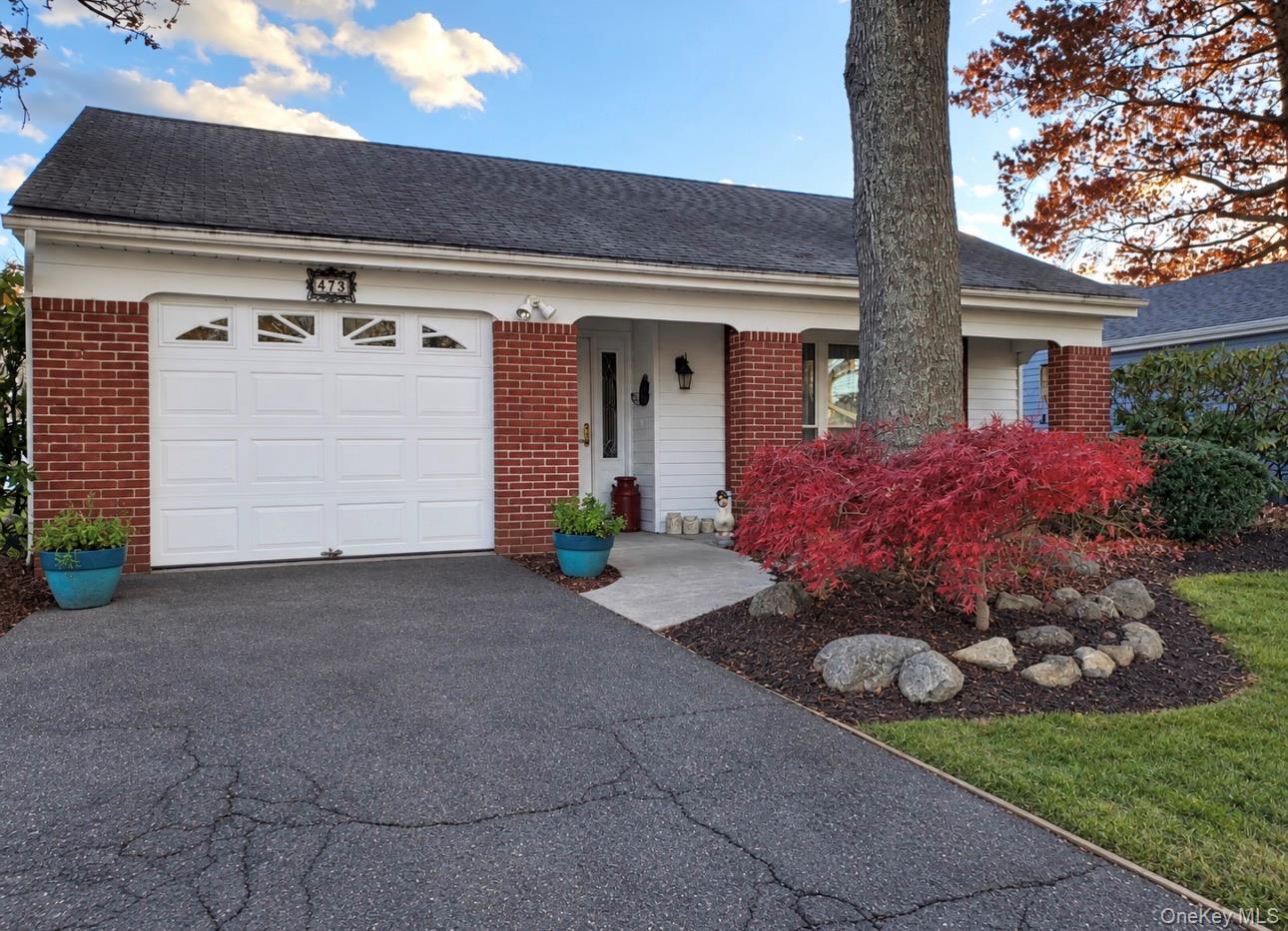 473 Stratford Lane, Ridge NY 11961