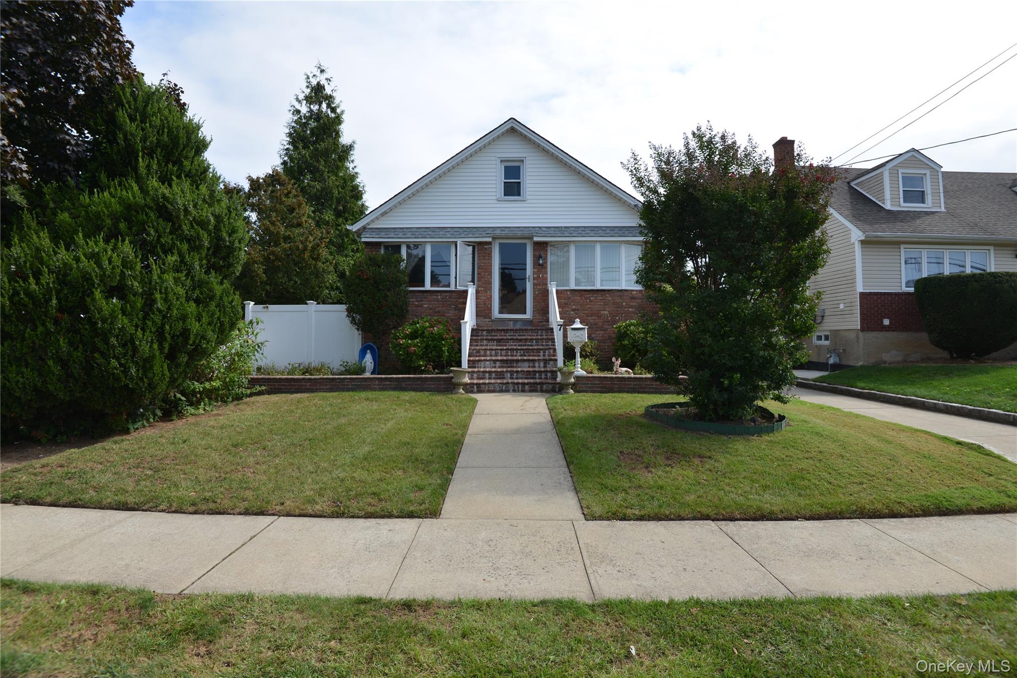 7 S Bay Avenue, Freeport NY 11520