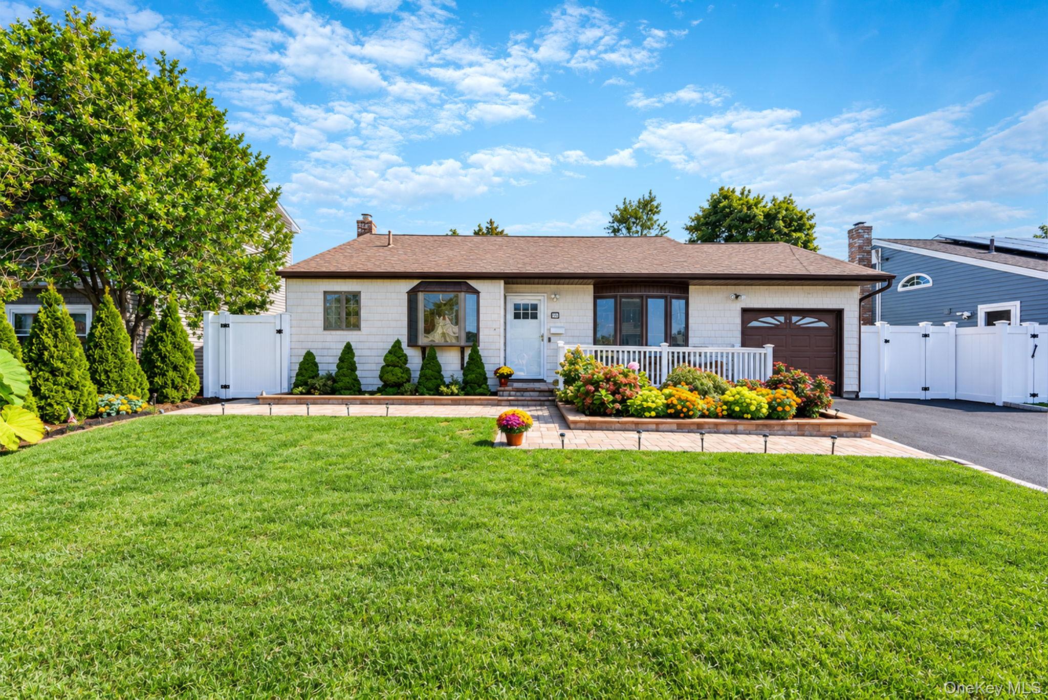 833 N Fulton Avenue, Lindenhurst NY 11757