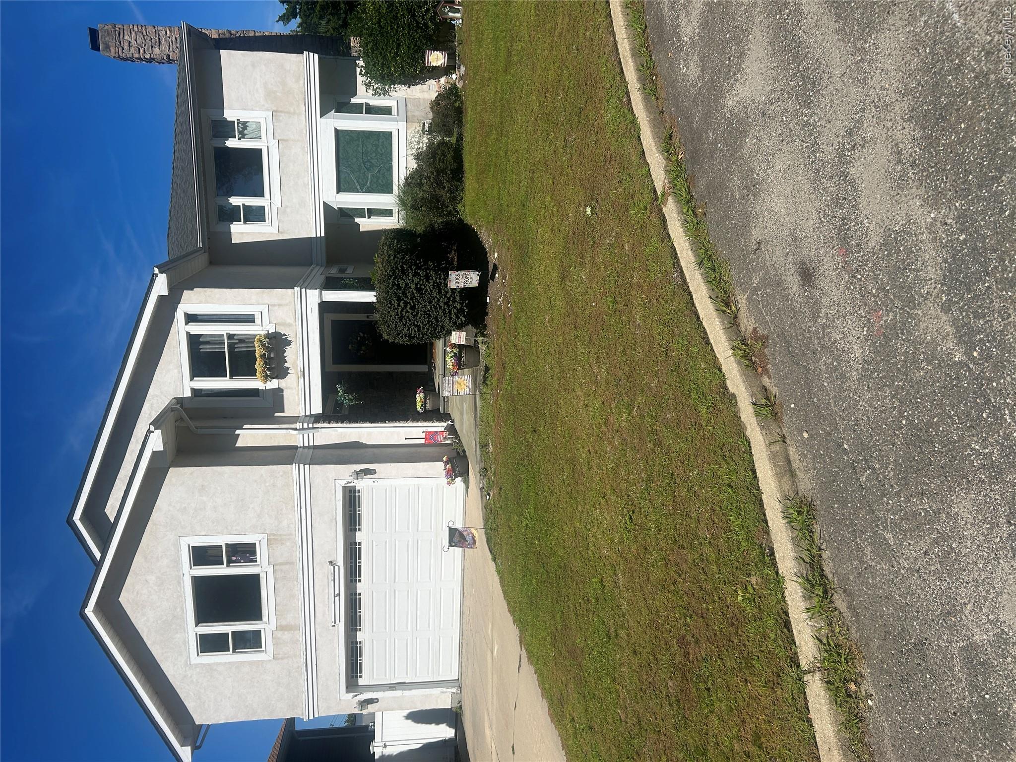 5 Vivona Court, Bayville NY 11709