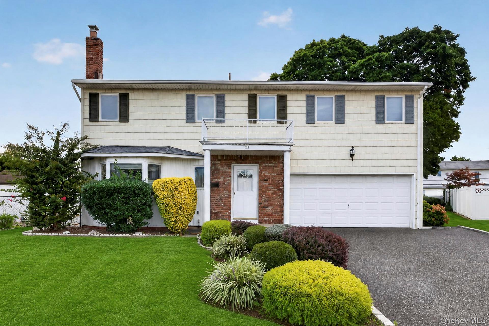 15 Country Court, Hicksville NY 11801