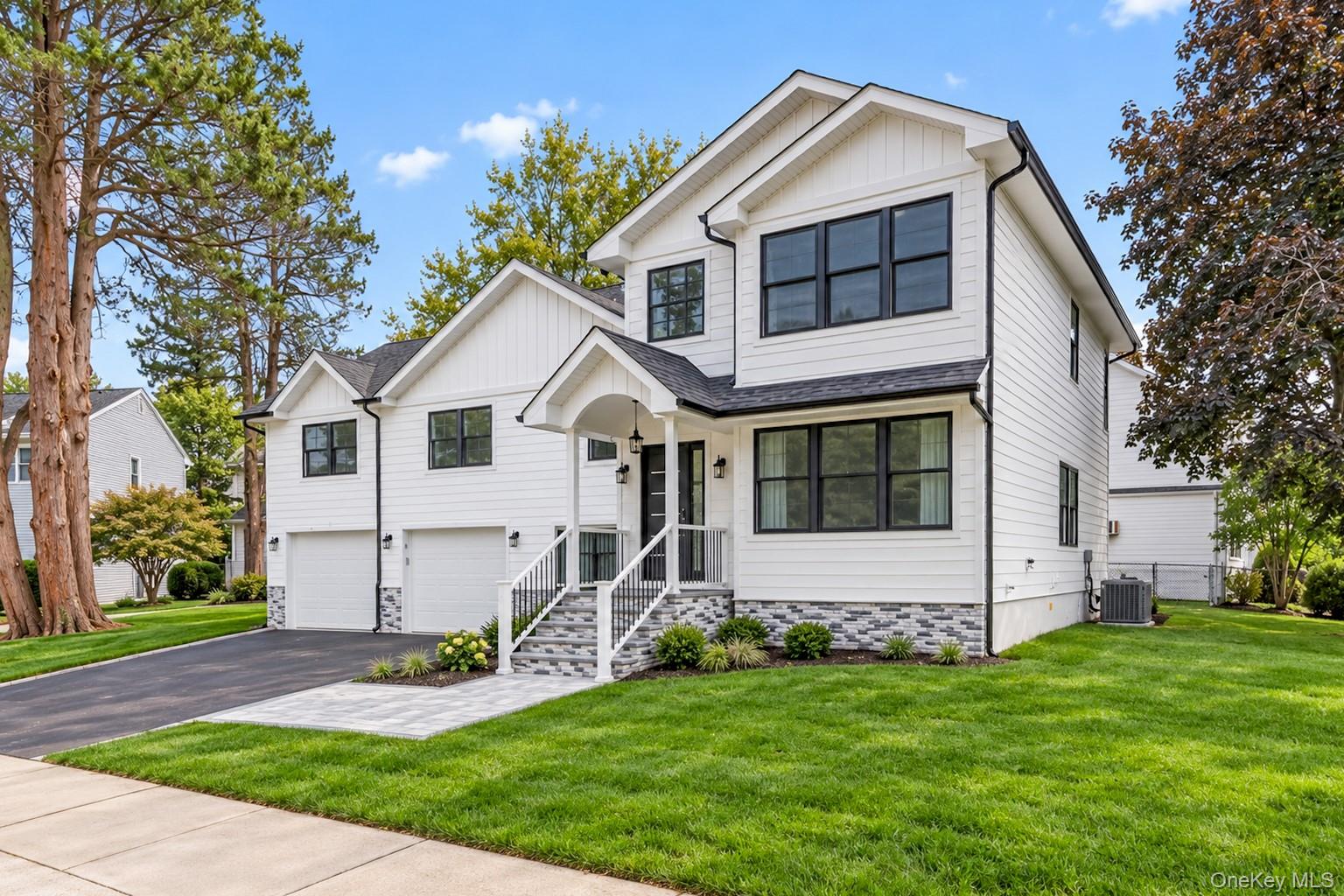 2 CIRCLE Drive, Syosset NY 11791