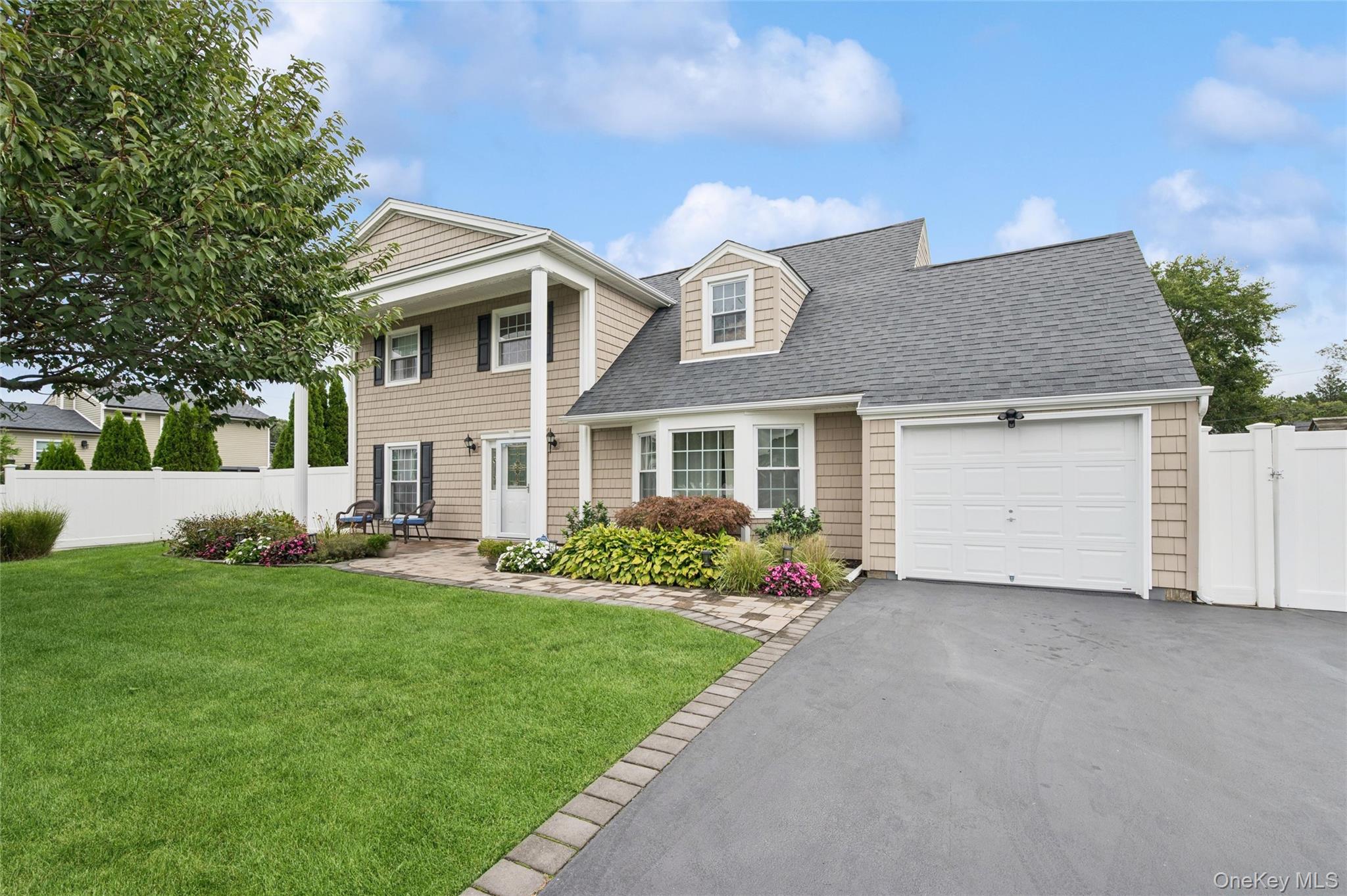 181 Cirrus Road, Holbrook NY 11741
