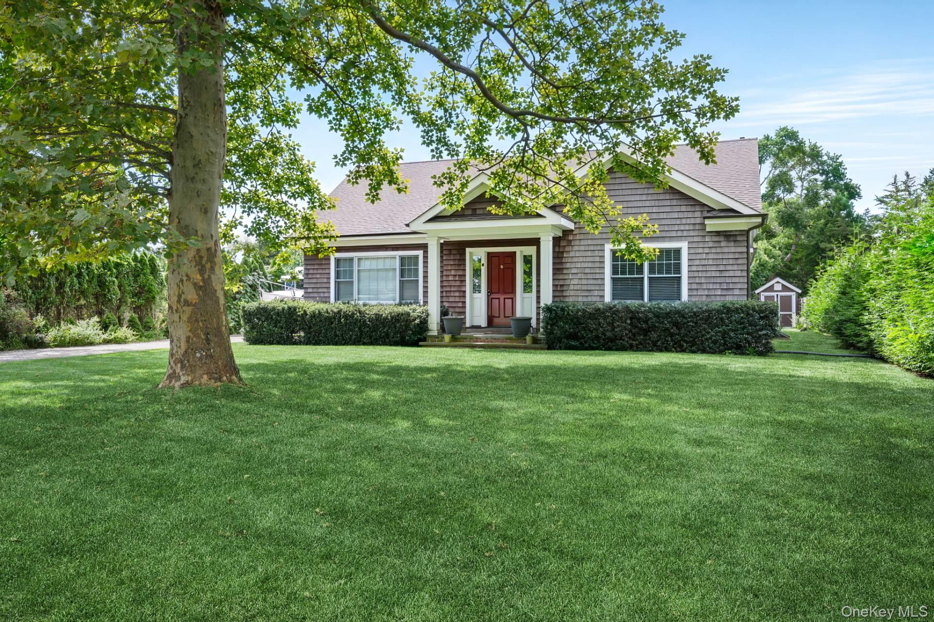 8 Bayberry Lane, East Quogue NY 11942