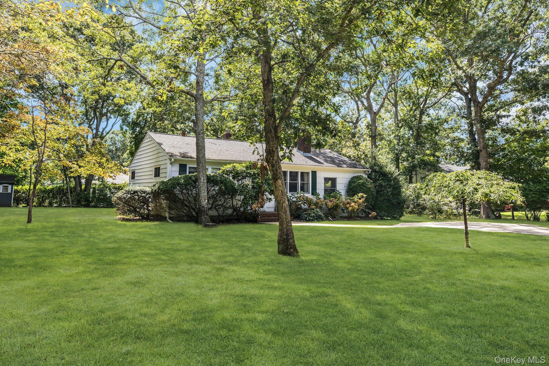 112 Lynncliff Road, Hampton Bays NY 11946