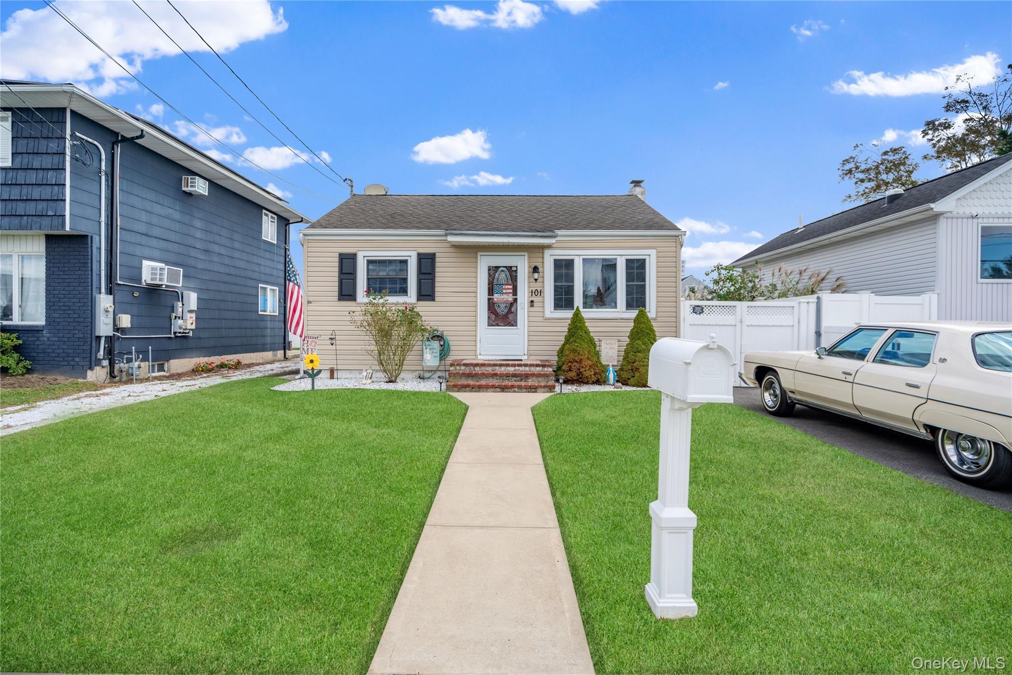 101 Miramar Boulevard, Lindenhurst NY 11757