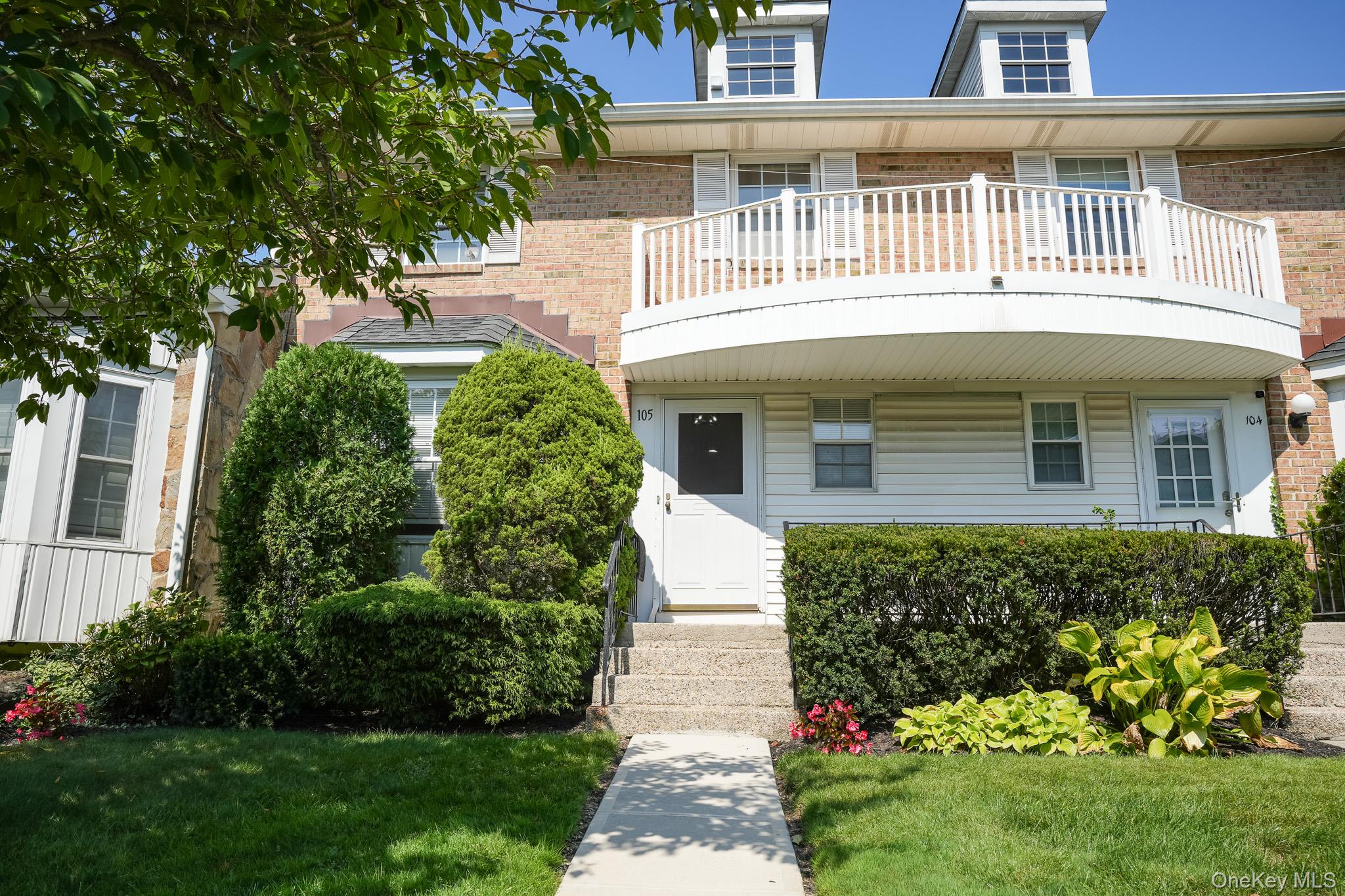 105 Glen Way, Syosset NY 11791