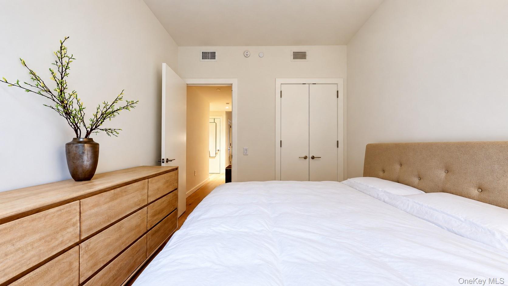 135 E 47th Street Unit 22F, Manhattan NY 10017
