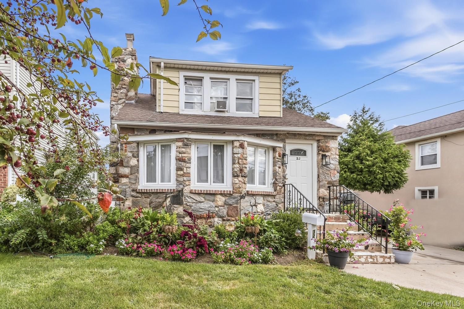 32 Franklin Street, East Rockaway NY 11518