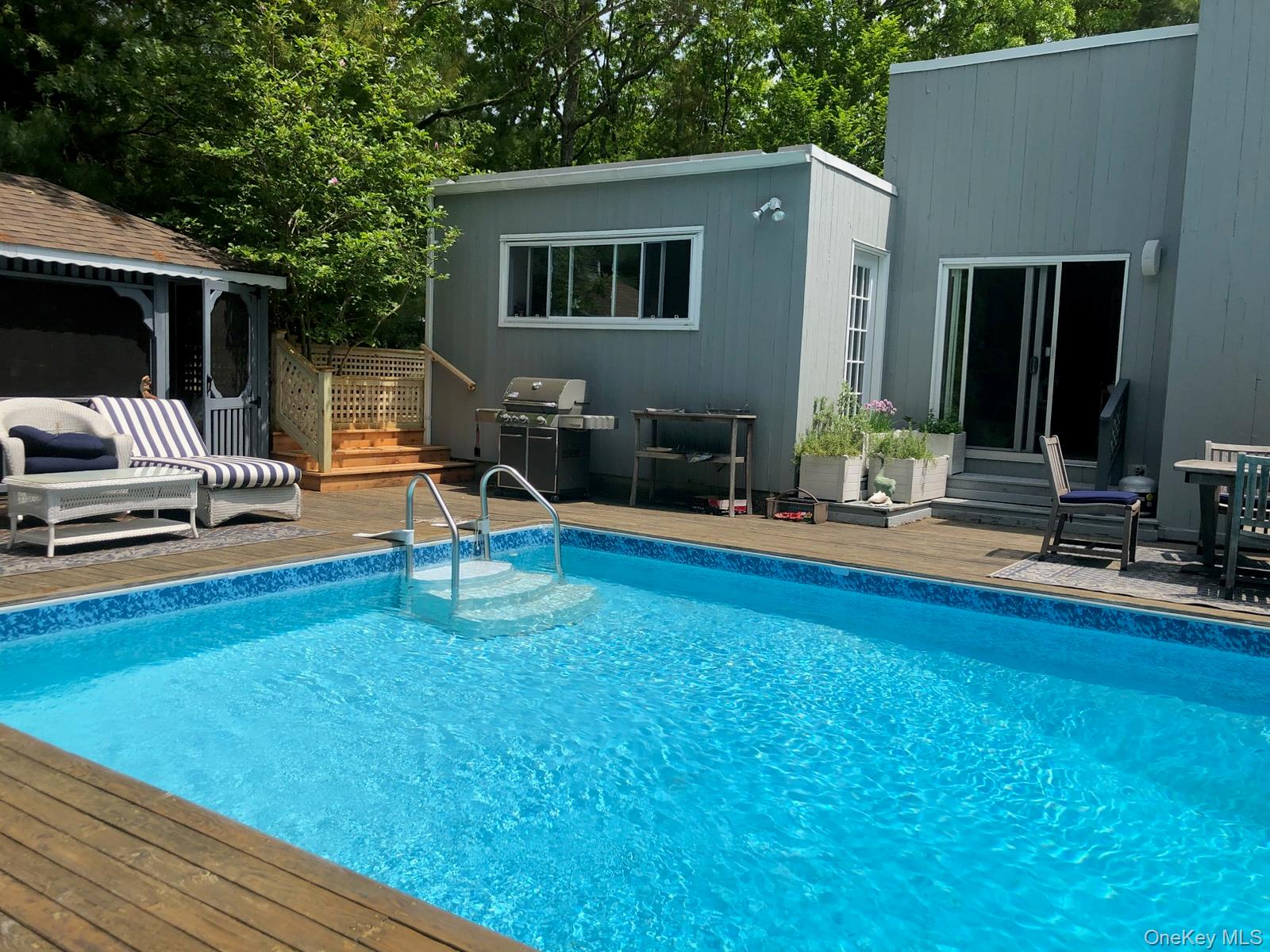 10 Glenmore Road, Hampton Bays NY 11946