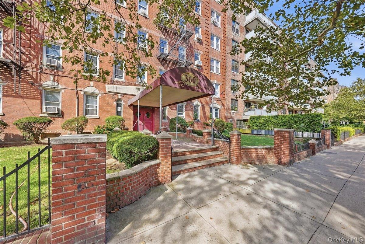 360 Ocean Parkway Unit 5G, Brooklyn NY 11218