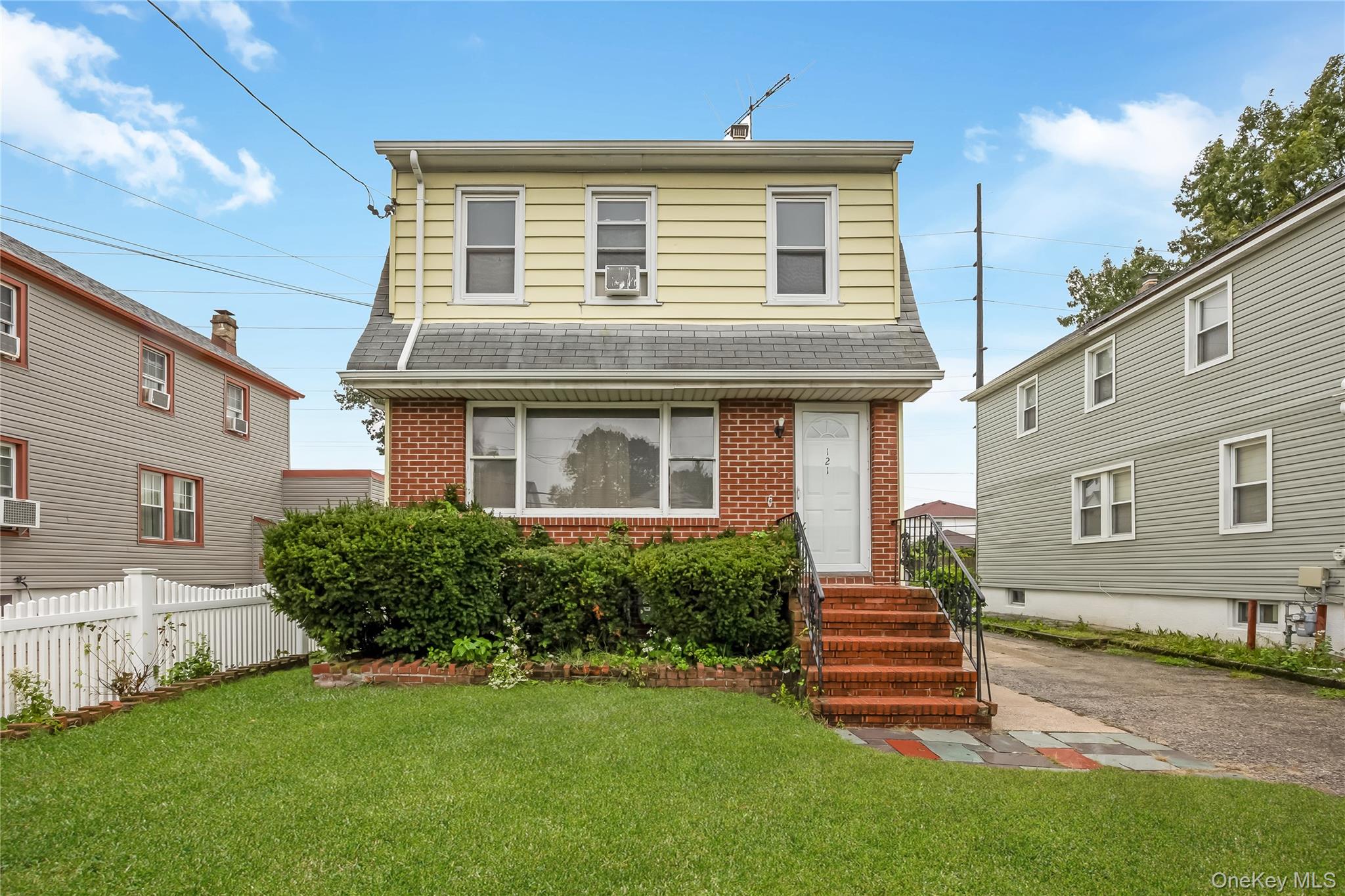 121 Cochran Place, Valley Stream NY 11581