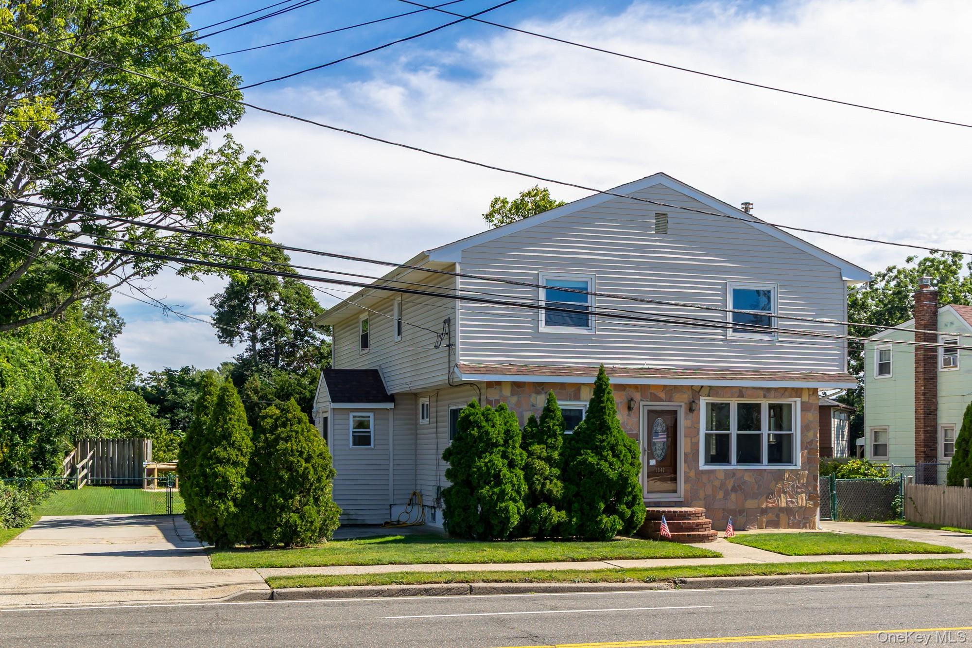 1647 Straight Path, Lindenhurst NY 11757