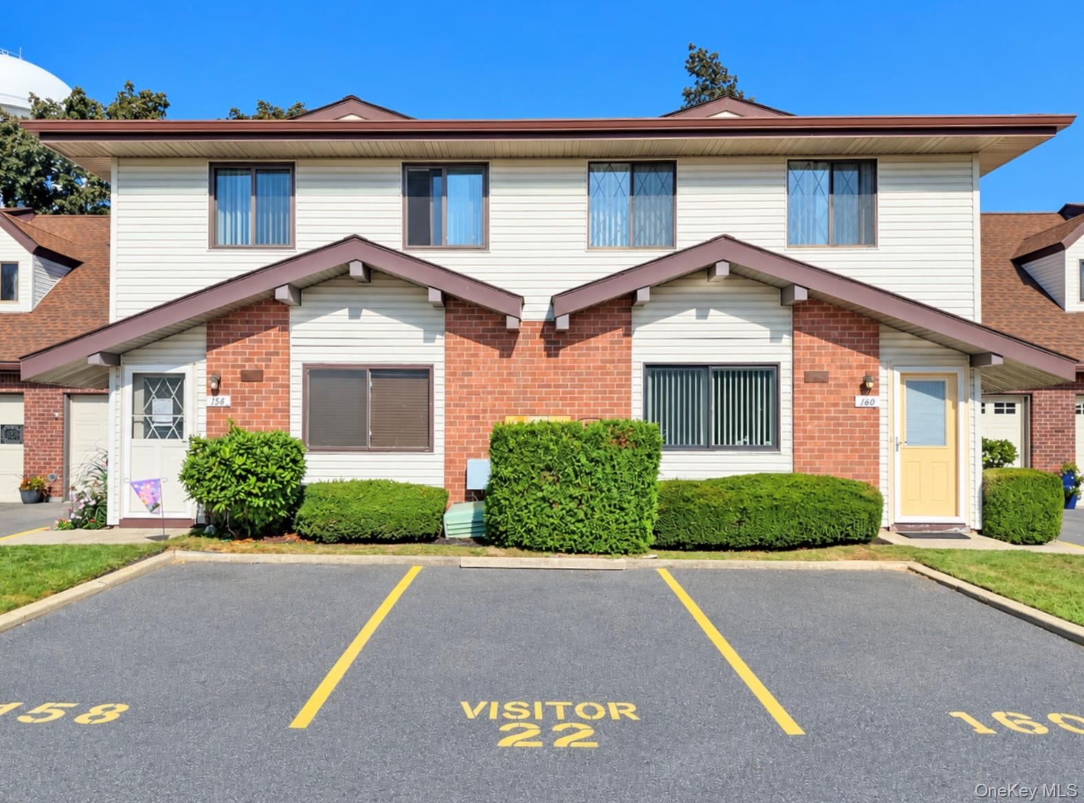 160 Cambridge Drive, Copiague NY 11726