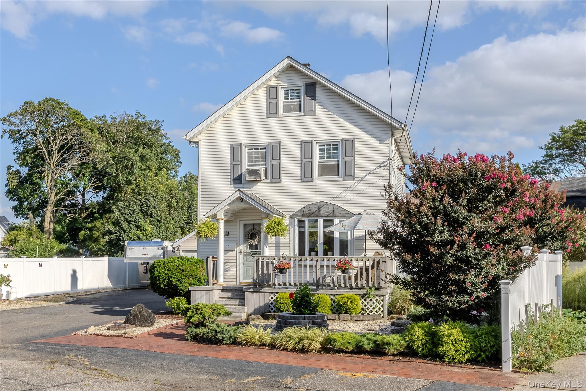 2 Dean Street, Farmingdale NY 11735