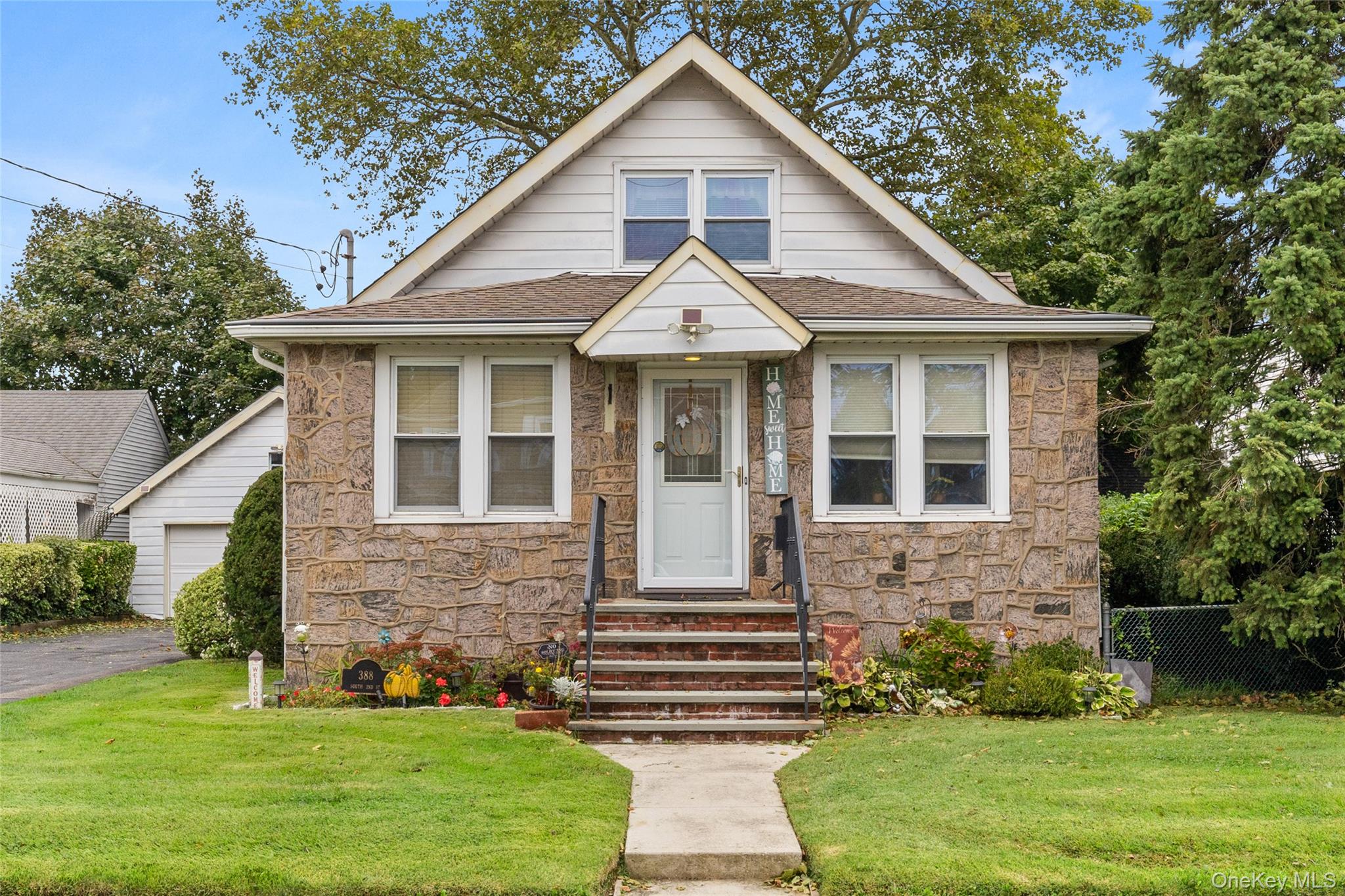 388 S 2nd Street, Lindenhurst NY 11757