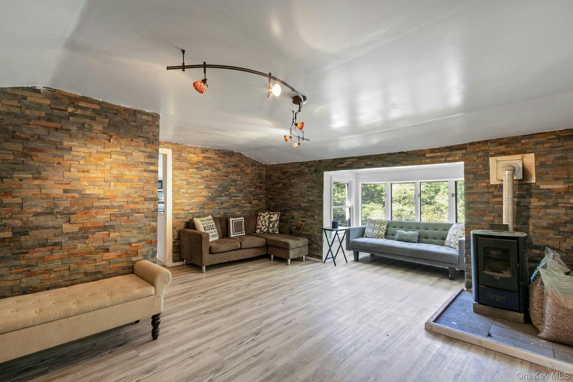 6 Woods Road, Rhinebeck NY 12572