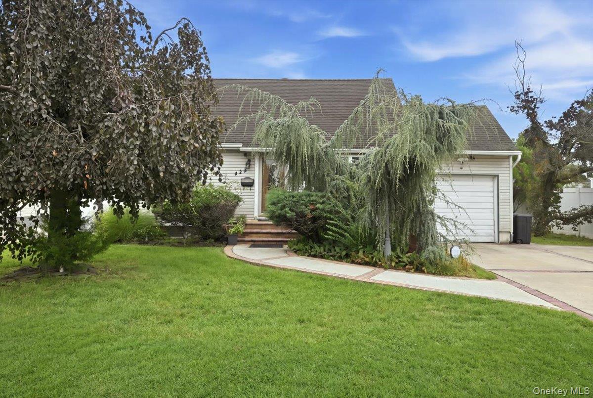 439 39th Street, Lindenhurst NY 11757