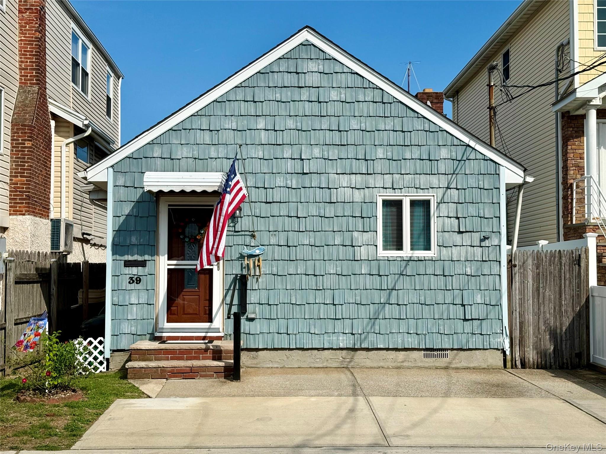 39 West Boulevard, East Rockaway NY 11518