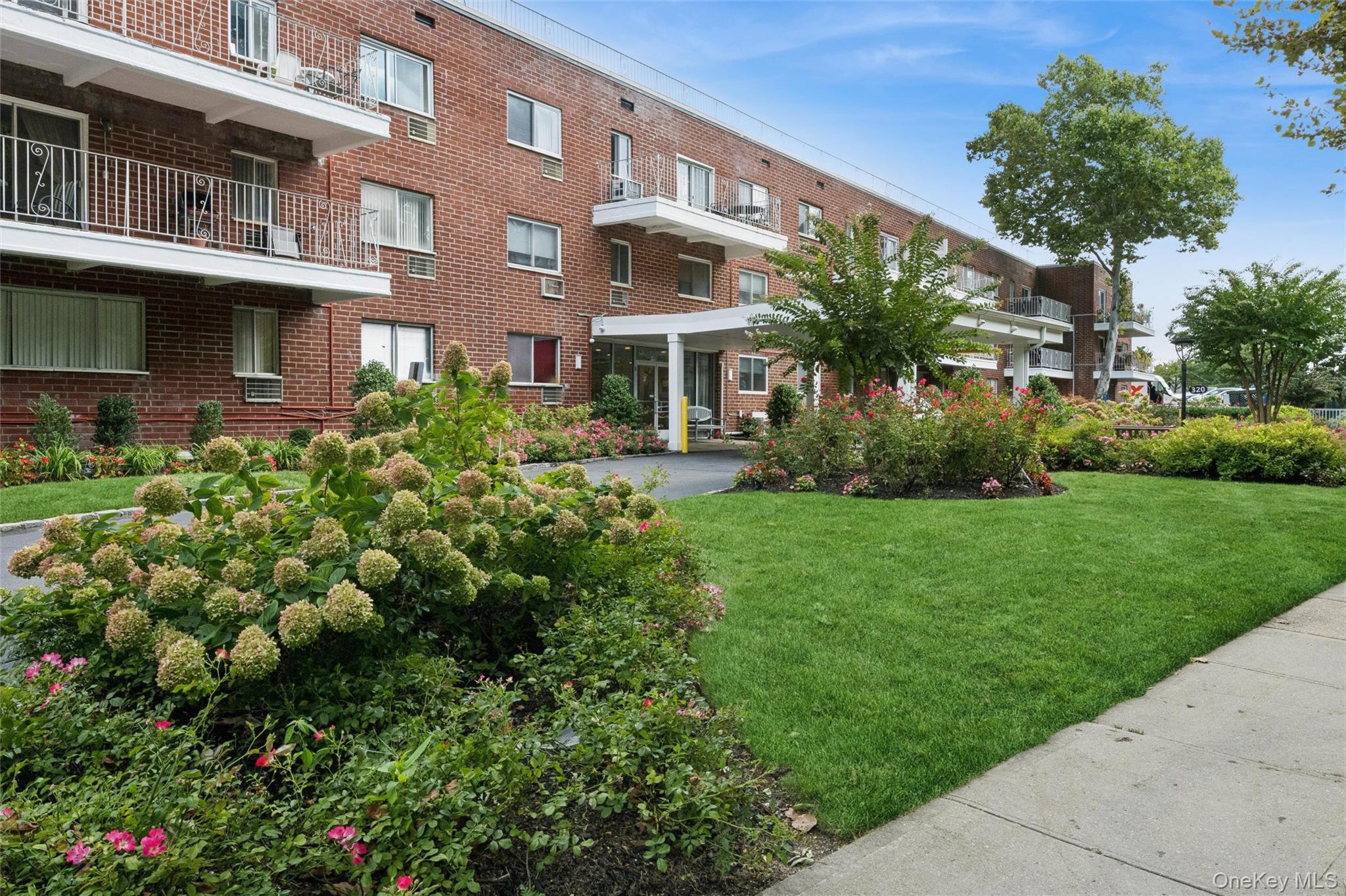320 East Shore Road Unit 30B, Great Neck NY 11023