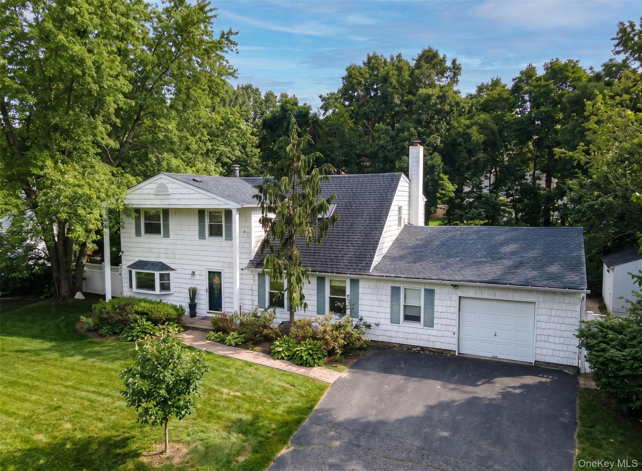 6 Duck Hill Road, Coram NY 11727