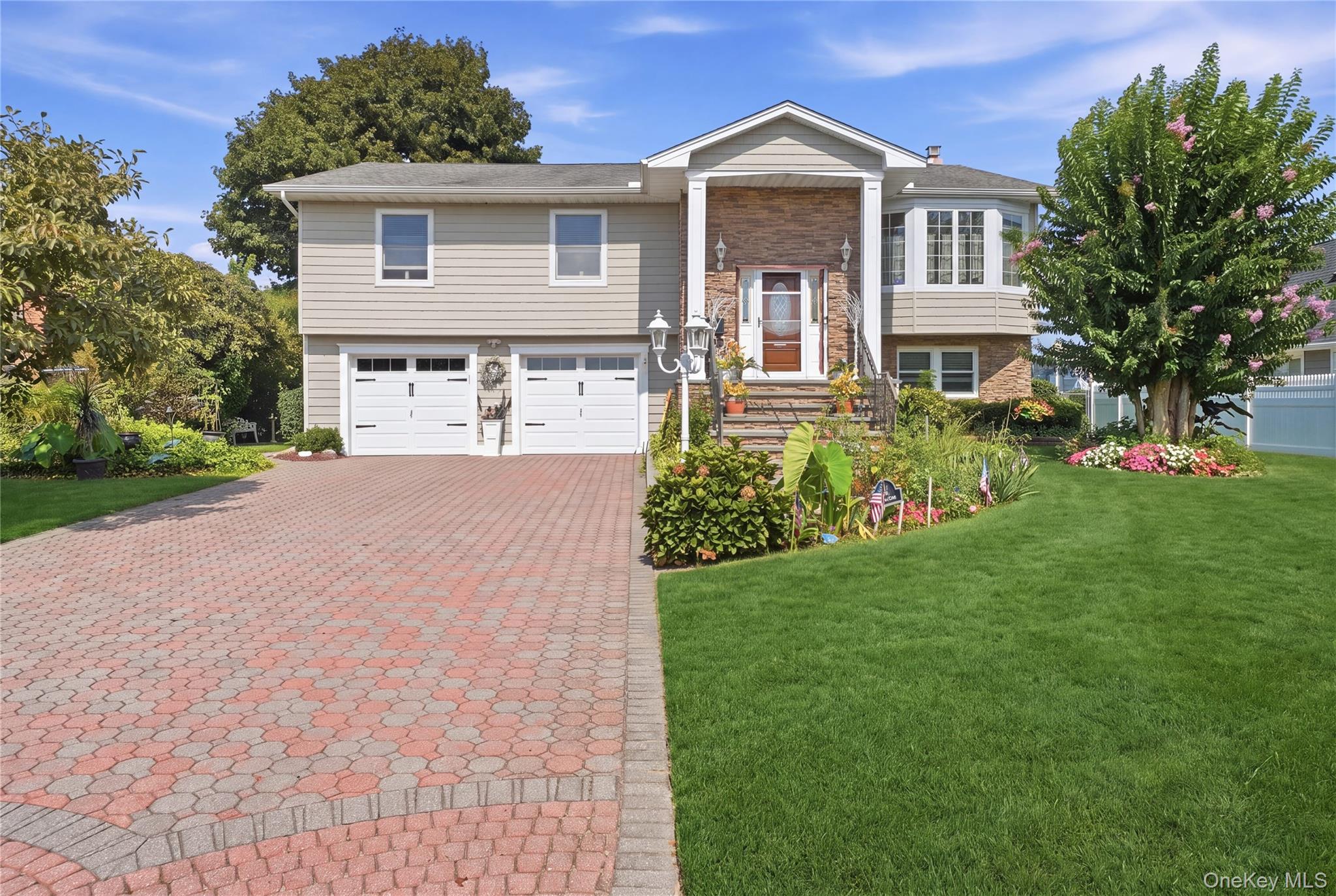 121 Drake Court, West Islip NY 11795
