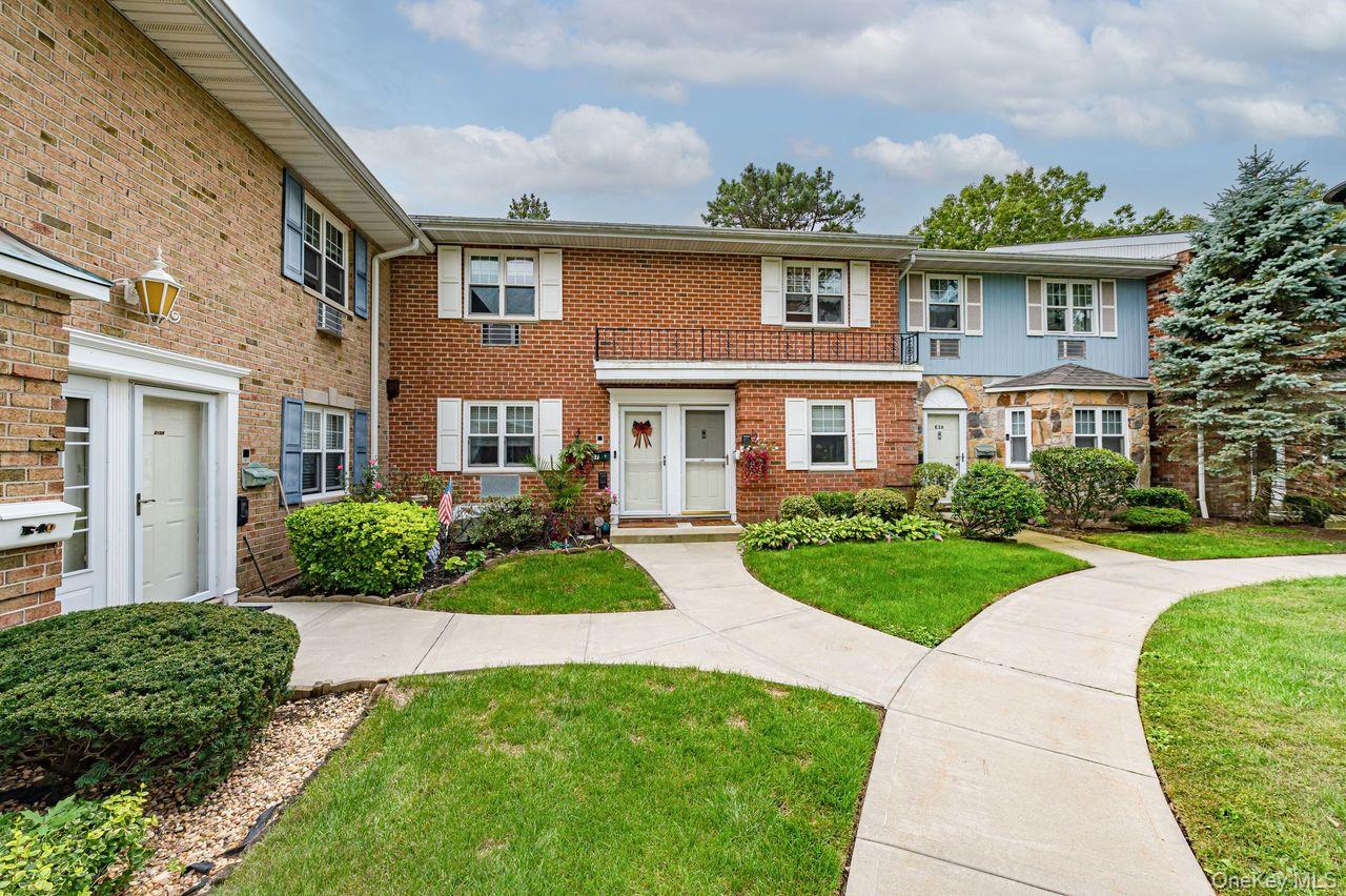 14 Glen Hollow Drive Unit E37, Holtsville NY 11742