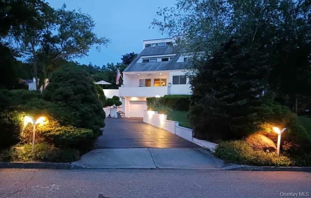 22 Waters Edge Lane, Mount Sinai NY 11766