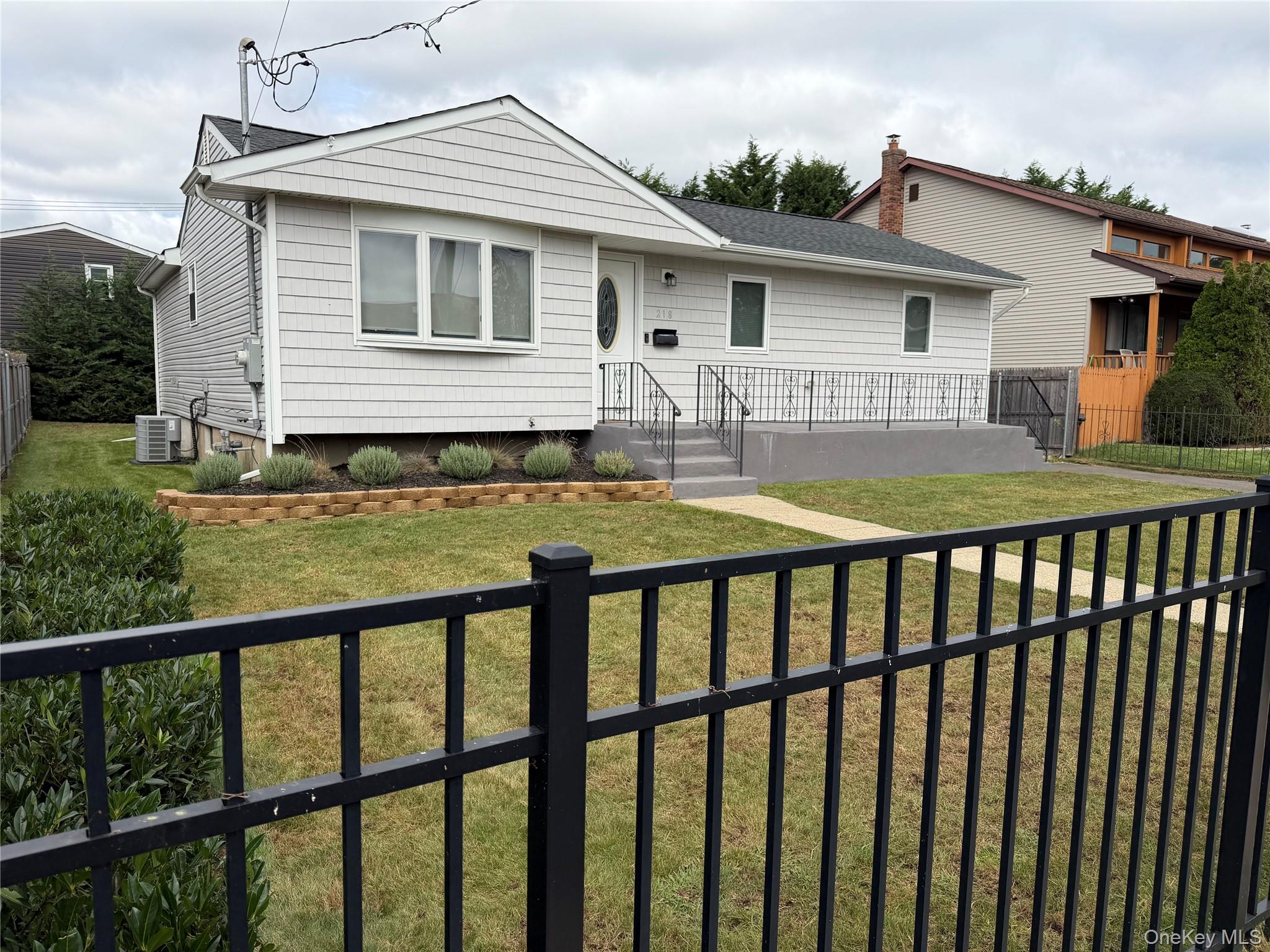 218 E Alhambra Avenue, Lindenhurst NY 11757