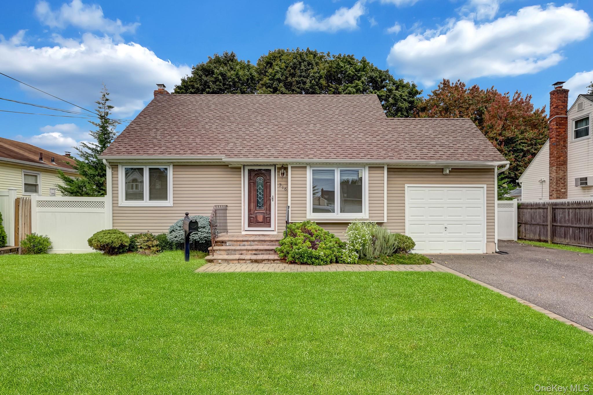 316 39th Street, Lindenhurst NY 11757