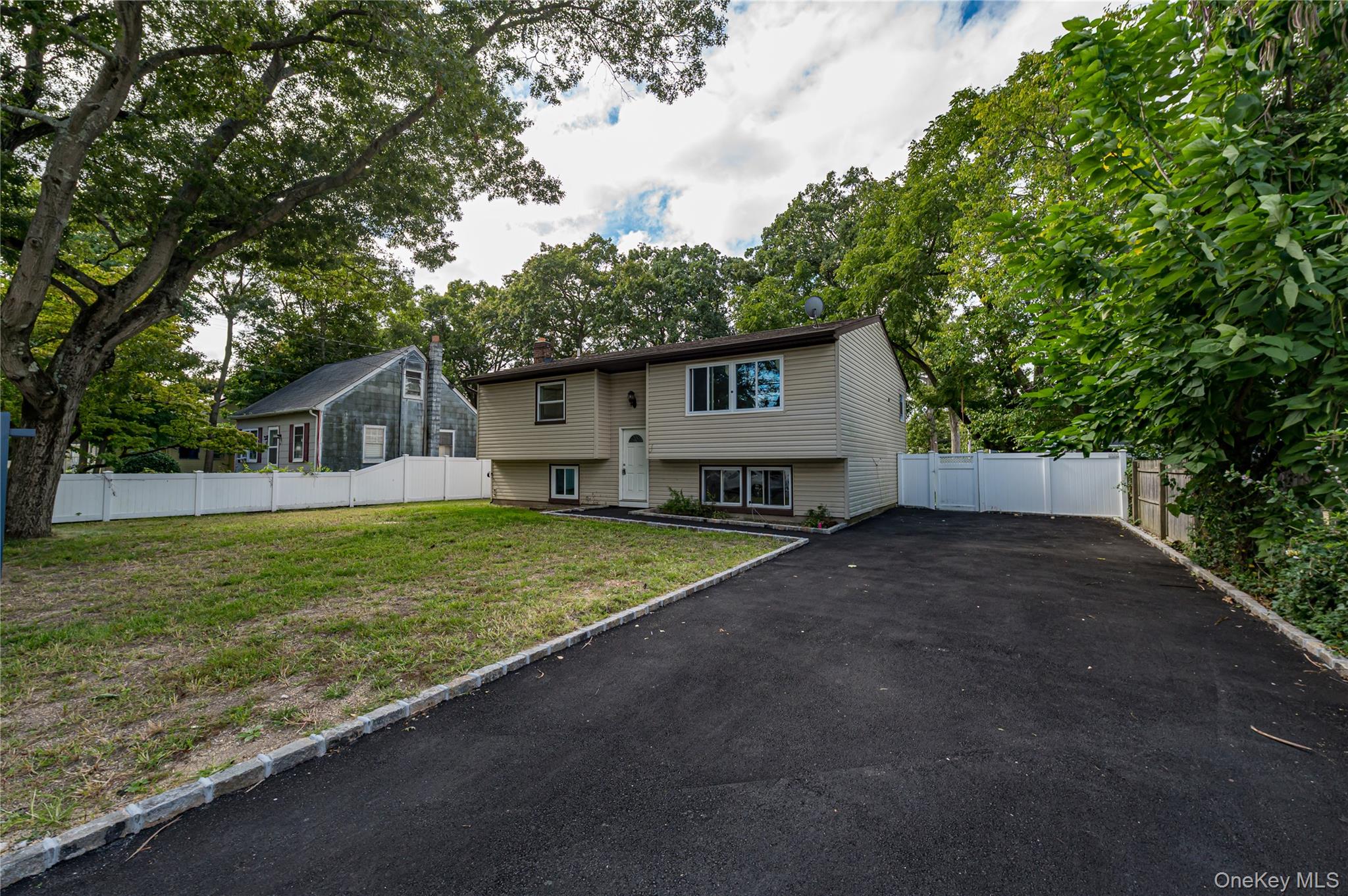 84 N 17th Street, Wheatley Heights NY 11798