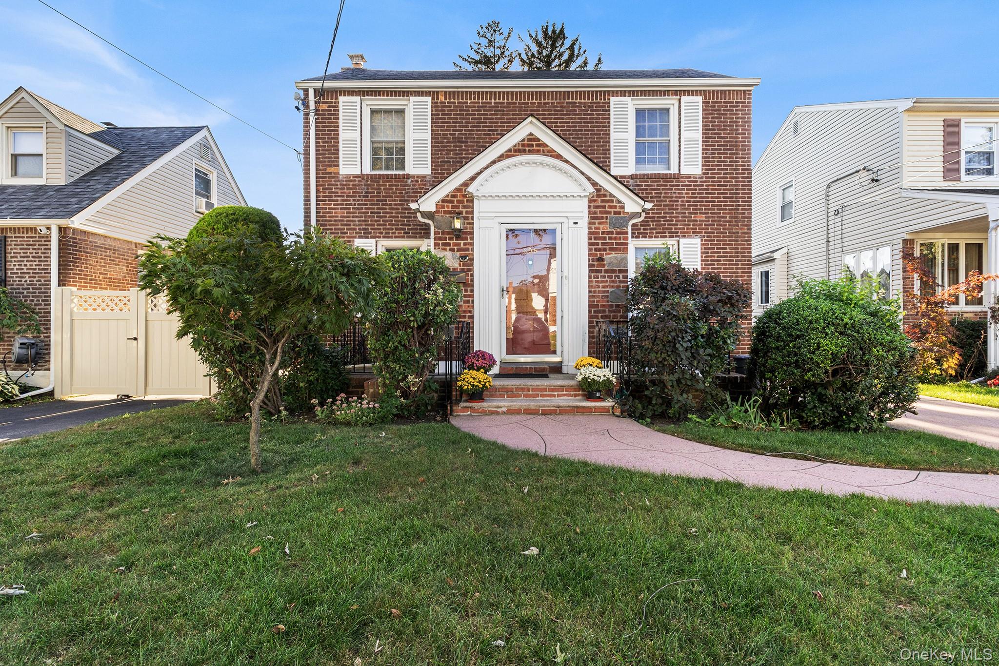 305 White Road, Mineola NY 11501