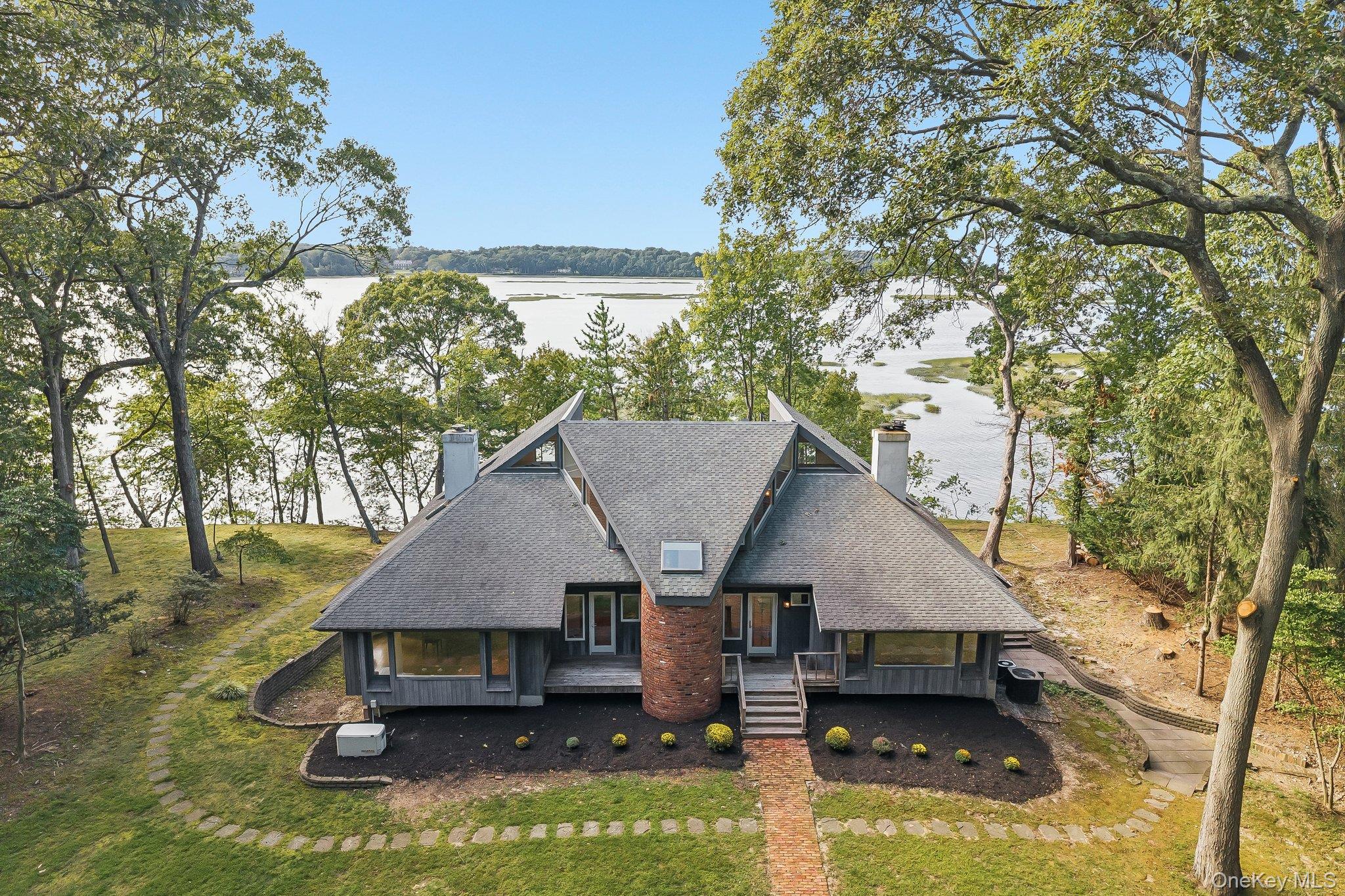 89 Harbor Road, Head Of The Harbor NY 11780