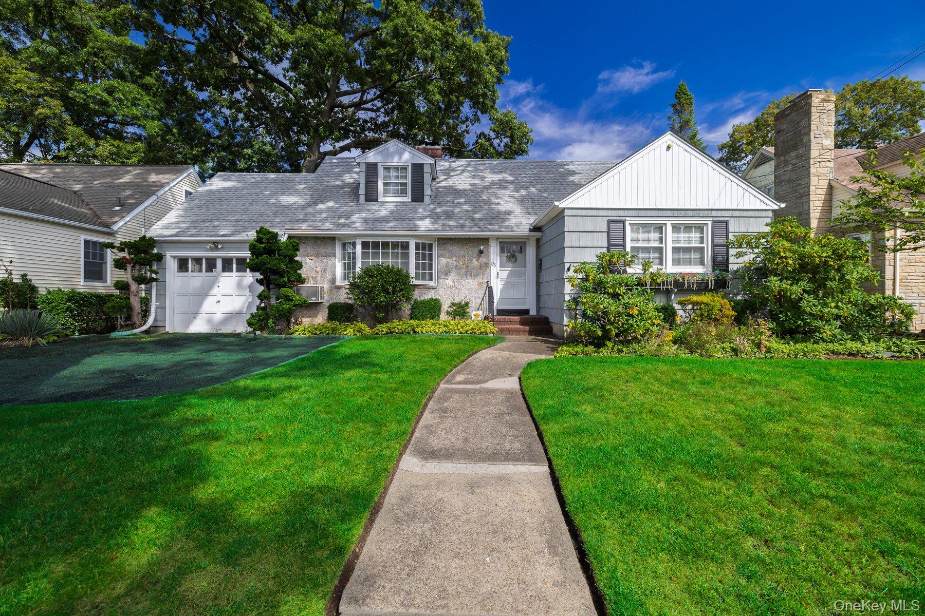 175 E Carpenter Street, Valley Stream NY 11580