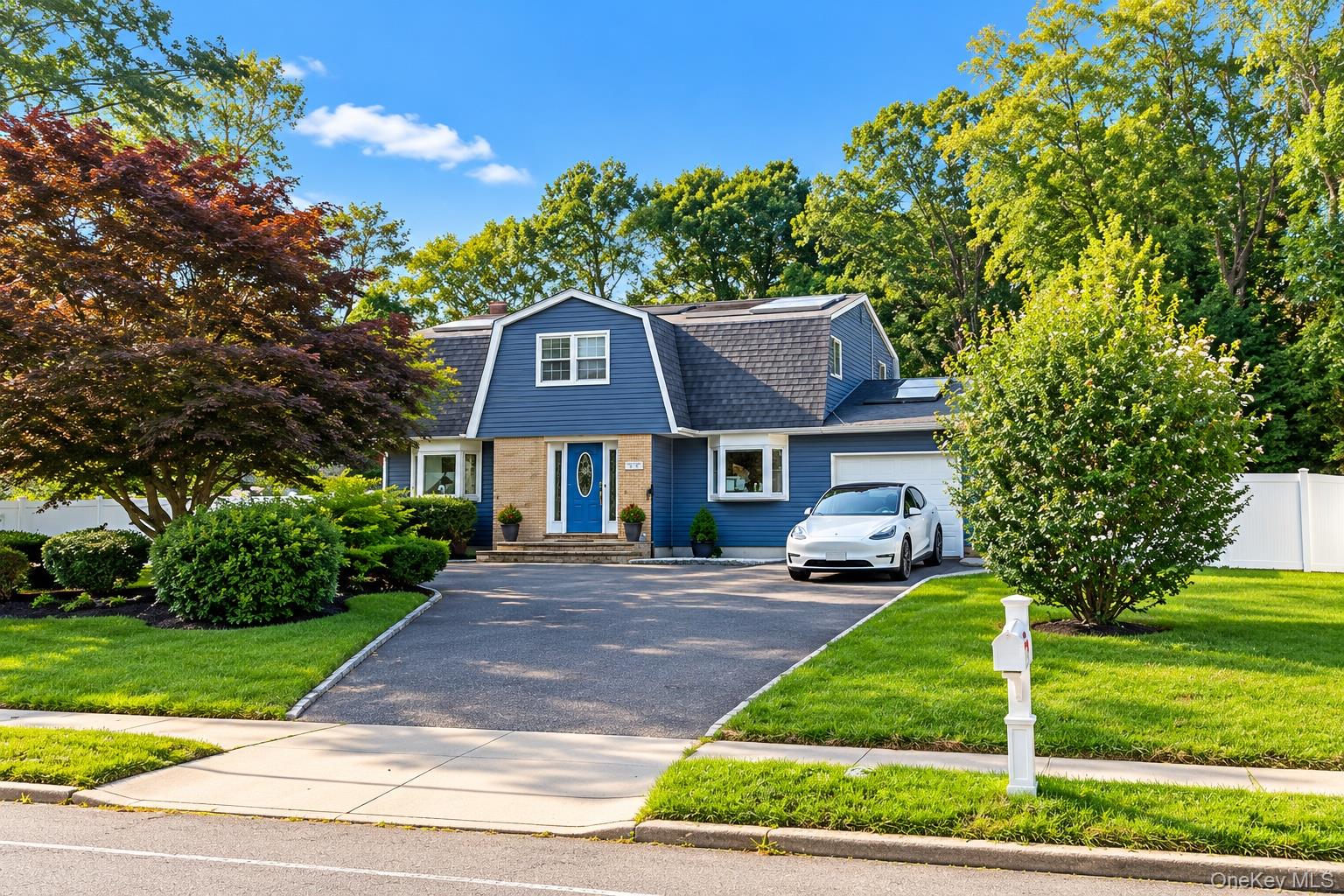 815 Expressway Drive N, Medford NY 11763