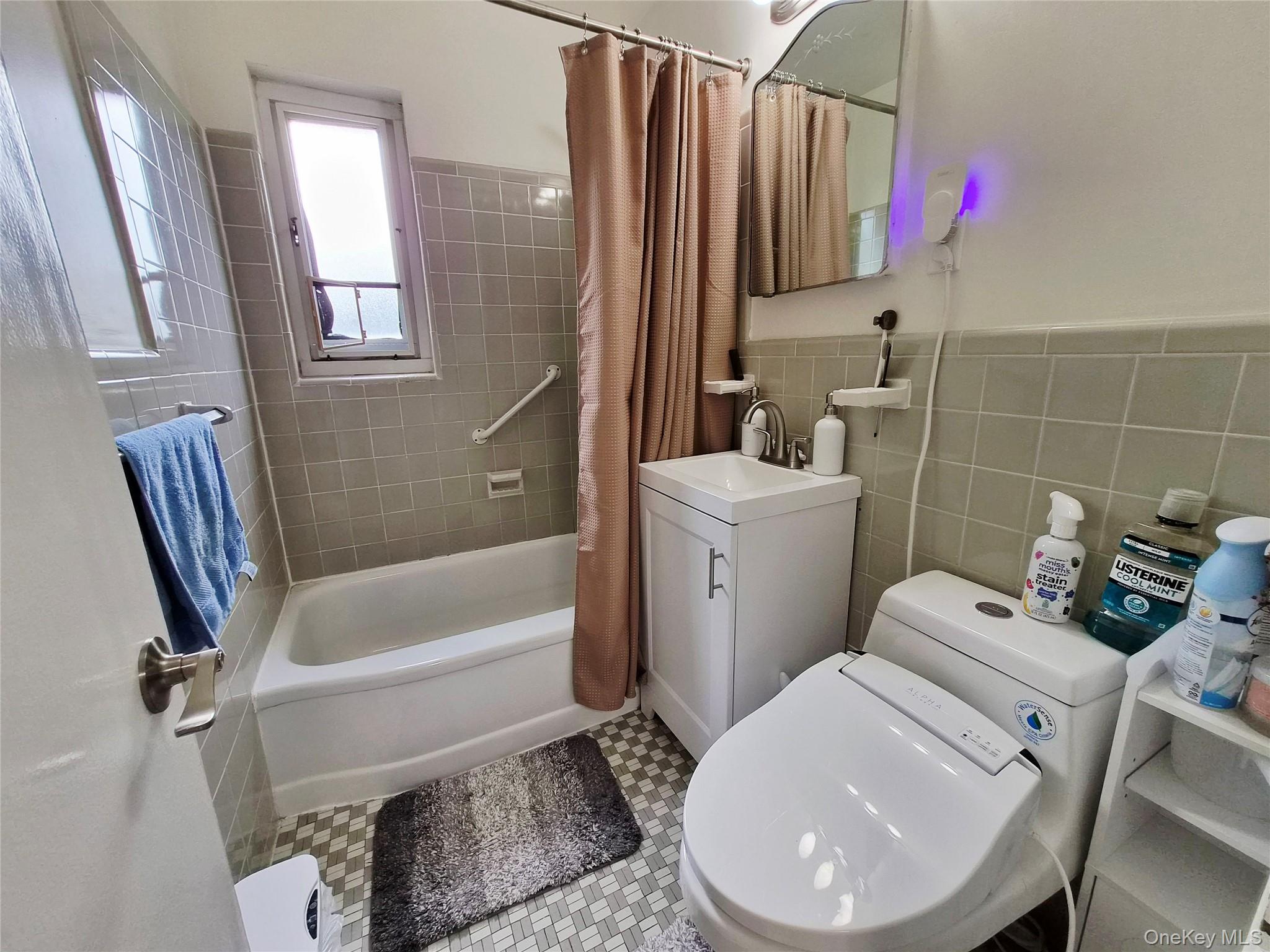 227-08 Hillside Avenue Unit Upper, Queens Village NY 11427