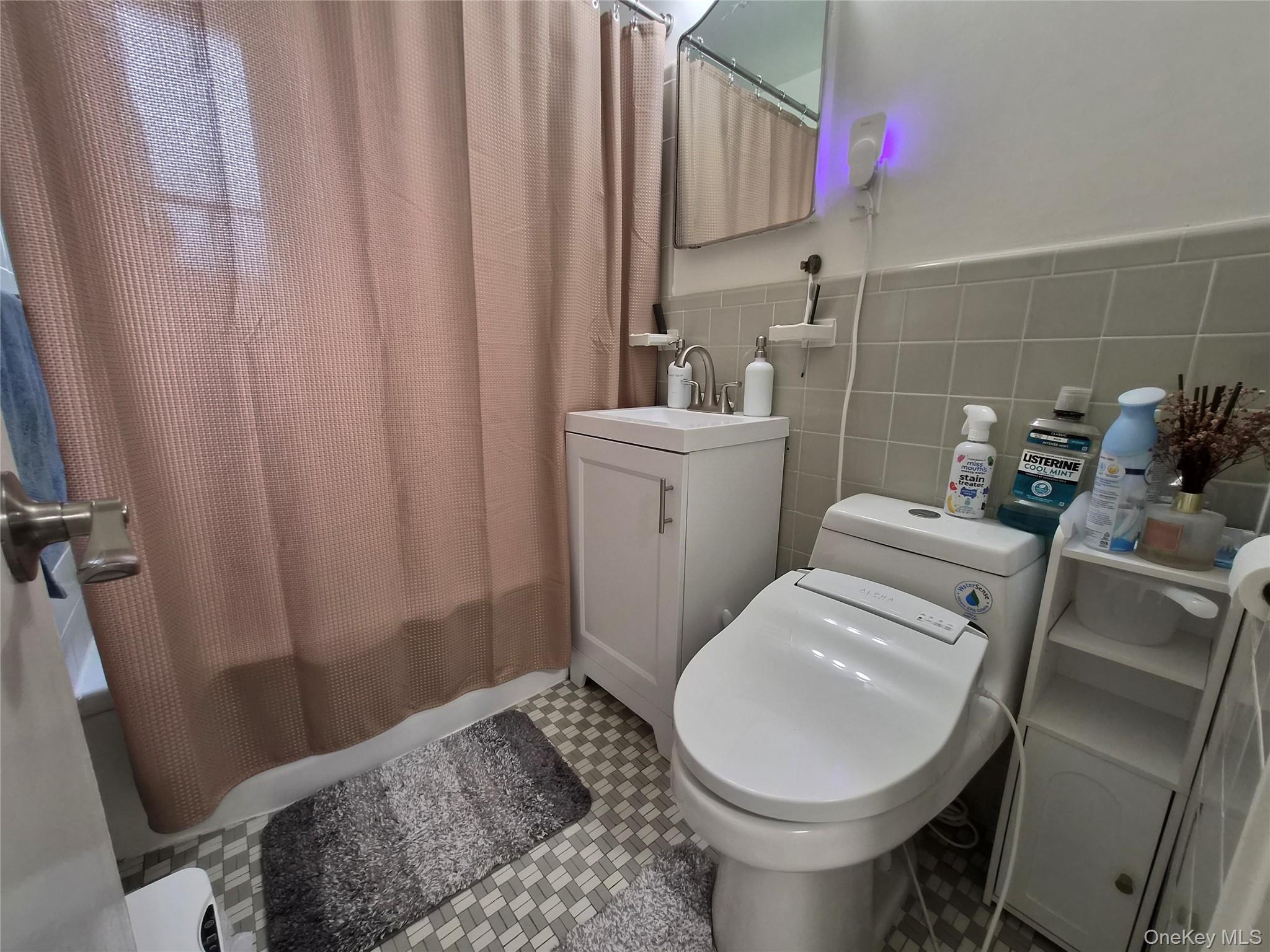 227-08 Hillside Avenue Unit Upper, Queens Village NY 11427