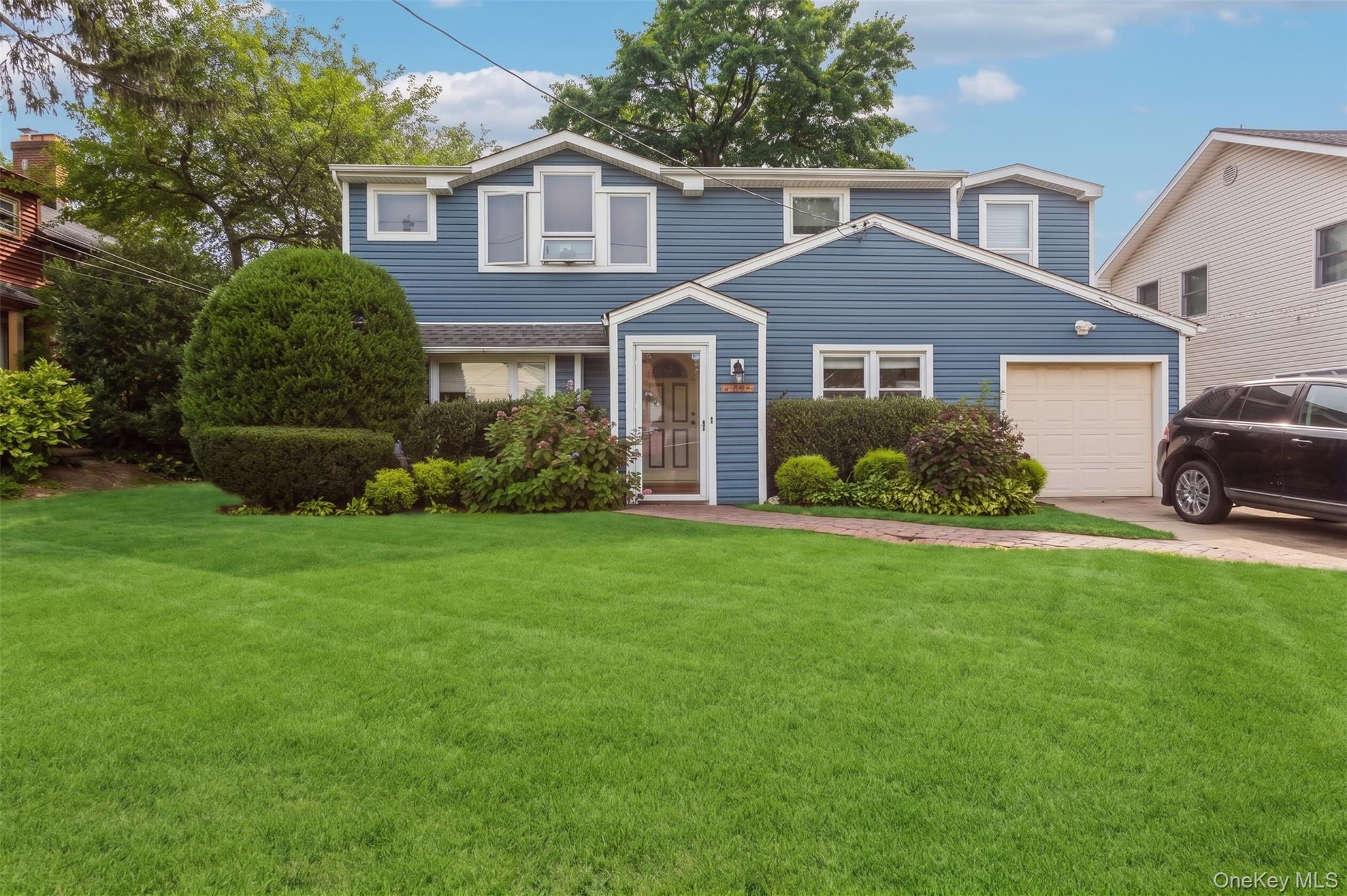 1423 Sturl Avenue, Hewlett NY 11557