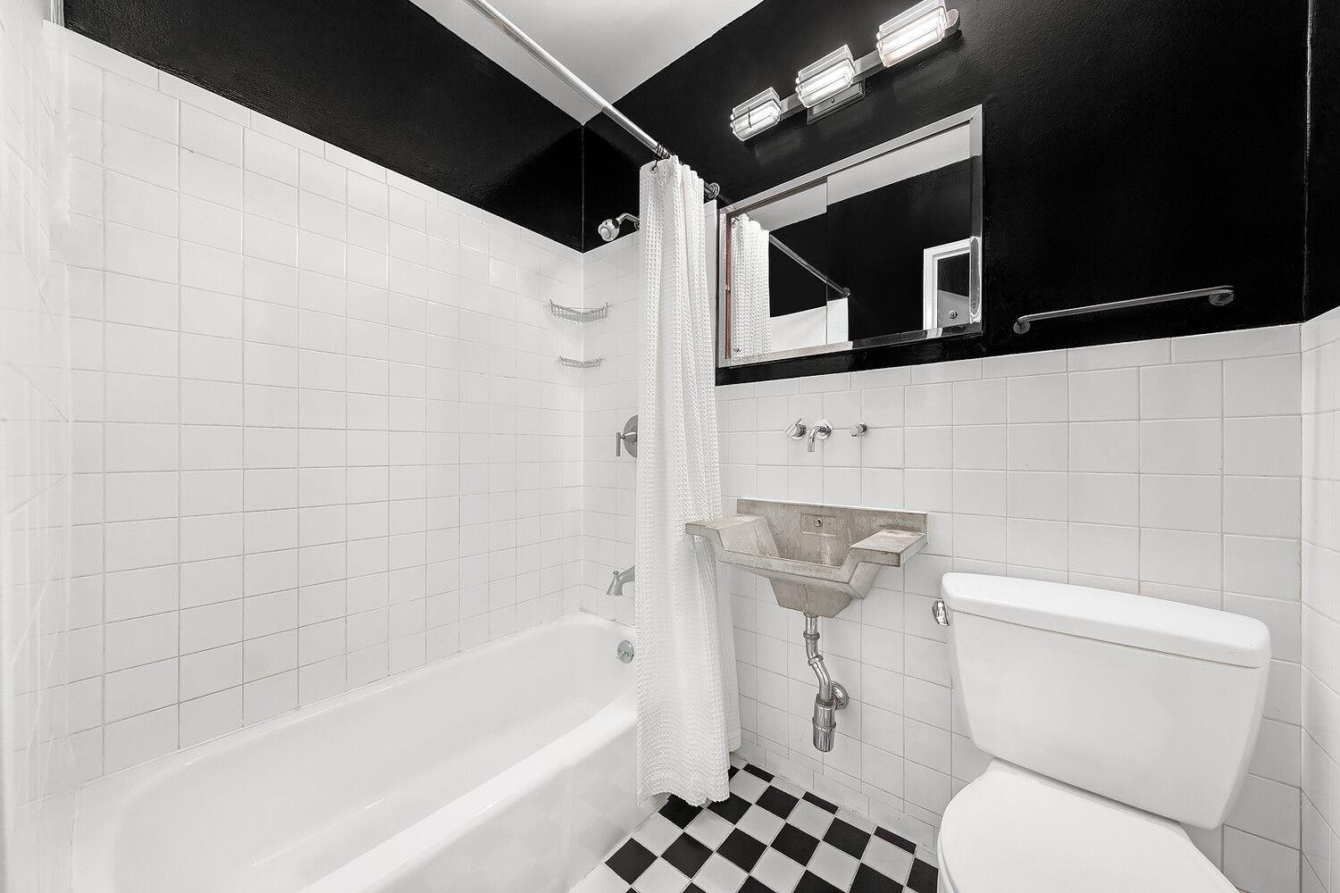 221 W 14TH Street Unit 3A, Manhattan NY 10011