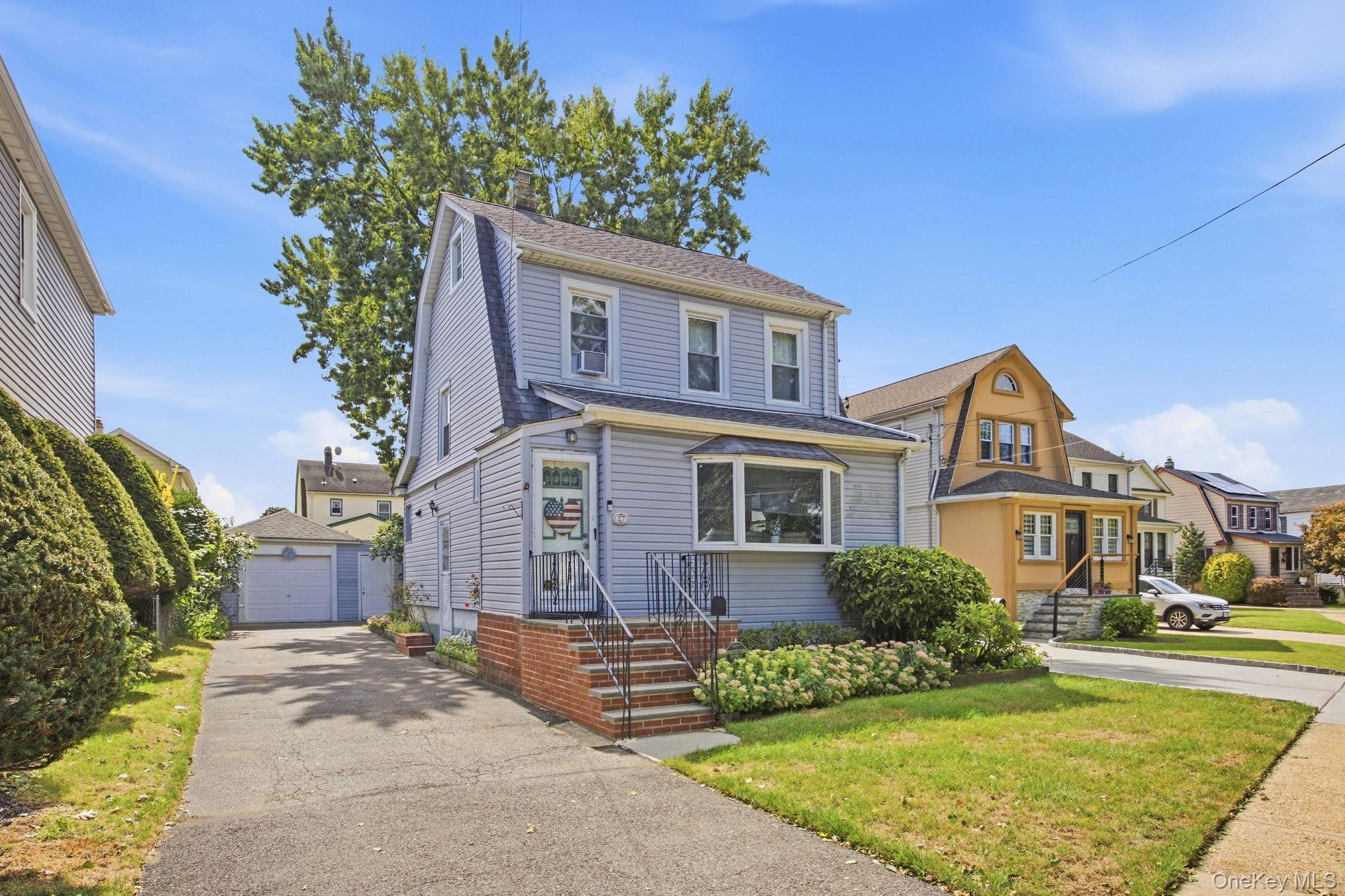 27 South Drive, Valley Stream NY 11581