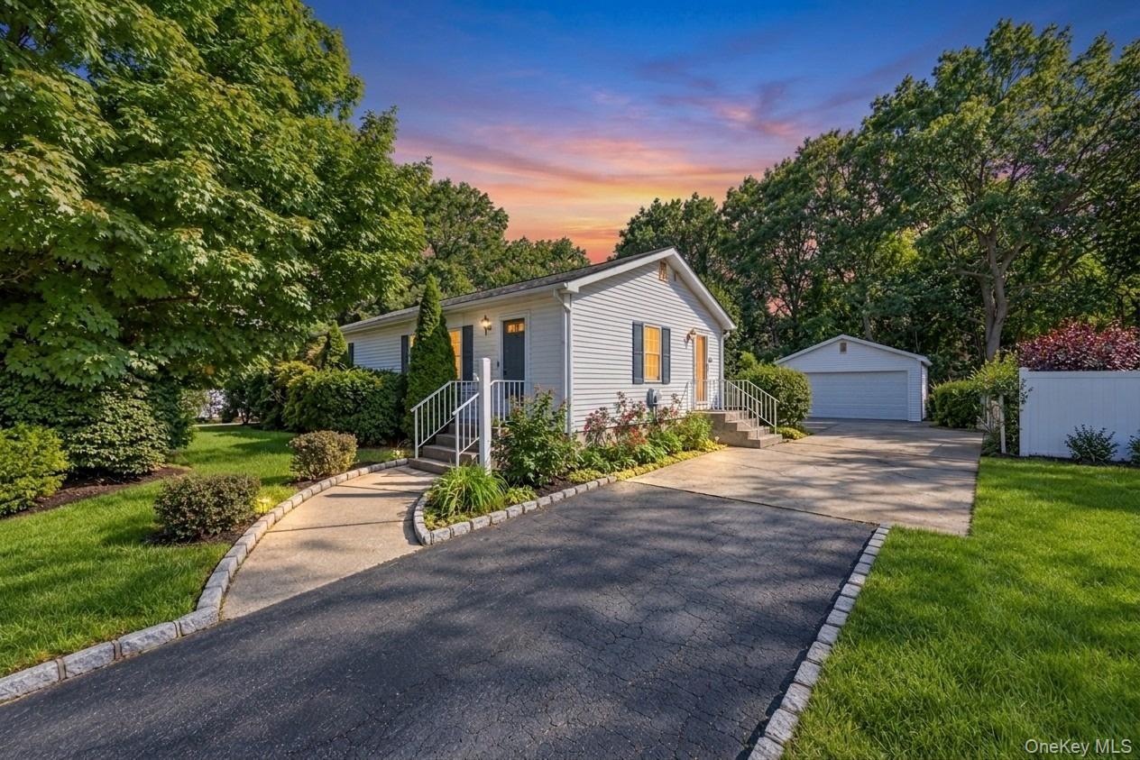 346 Jamaica Avenue, Medford NY 11763